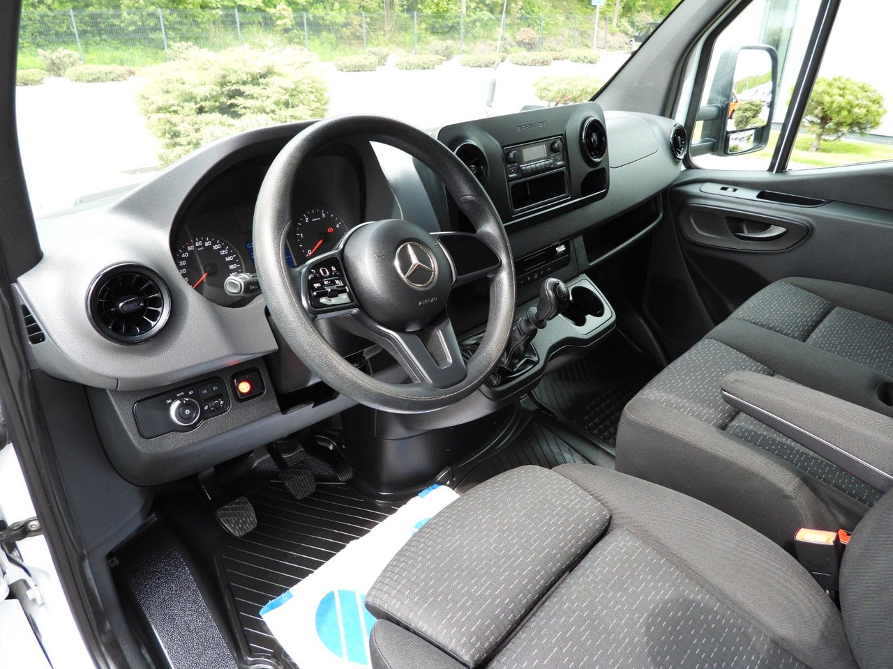 Mercedes-Benz SPRINTER 316 PRITSCHE PLANE AUFZUG 8 PALETTEN - Ponyvás kisteherautó, Duplakabinos kisteherautó: 2 kép. Mercedes-Benz SPRINTER 316 PRITSCHE PLANE AUFZUG 8 PALETTEN - Ponyvás kisteherautó, Duplakabinos kisteherautó: 2 kép.