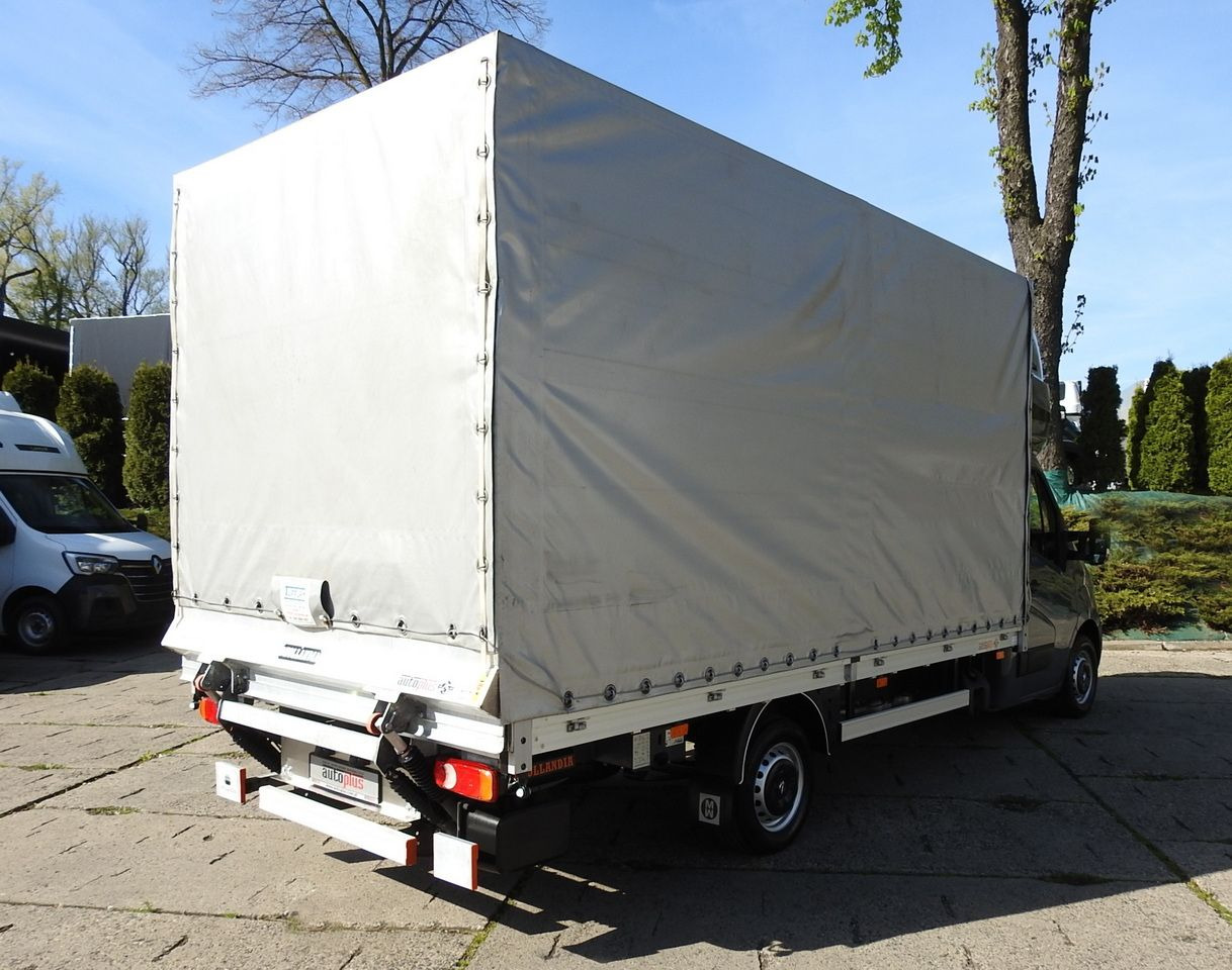 OPEL MOVANO - Ponyvás kisteherautó: 3 kép. OPEL MOVANO - Ponyvás kisteherautó: 3 kép.