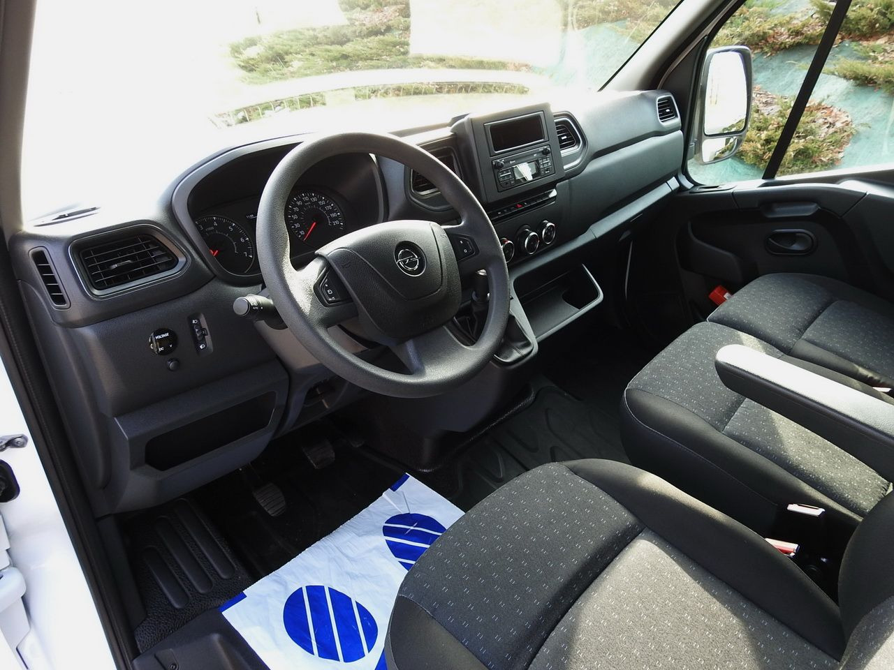 OPEL MOVANO - Ponyvás kisteherautó: 2 kép. OPEL MOVANO - Ponyvás kisteherautó: 2 kép.