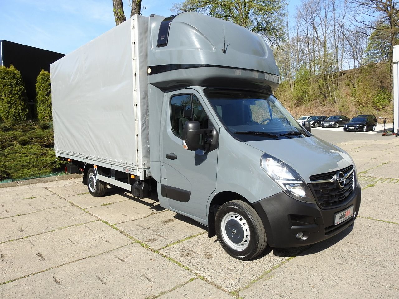 OPEL MOVANO - Ponyvás kisteherautó: 4 kép. OPEL MOVANO - Ponyvás kisteherautó: 4 kép.