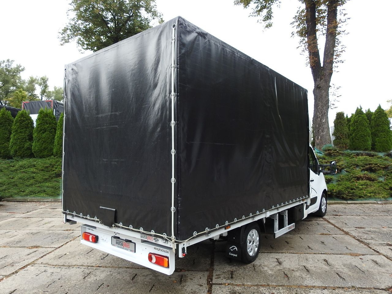 OPEL MOVANO - Ponyvás kisteherautó: 3 kép. OPEL MOVANO - Ponyvás kisteherautó: 3 kép.
