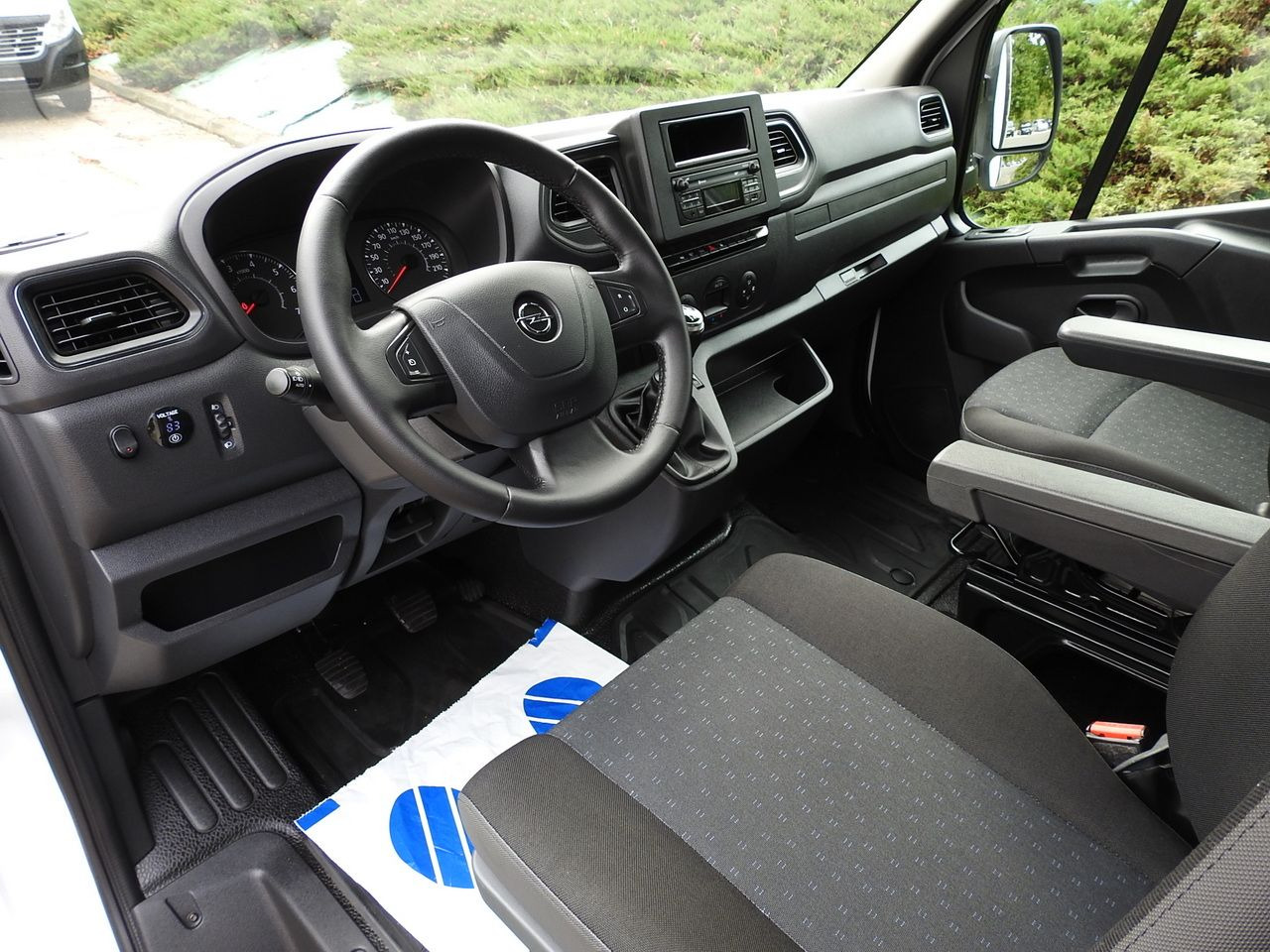 OPEL MOVANO - Ponyvás kisteherautó: 2 kép. OPEL MOVANO - Ponyvás kisteherautó: 2 kép.