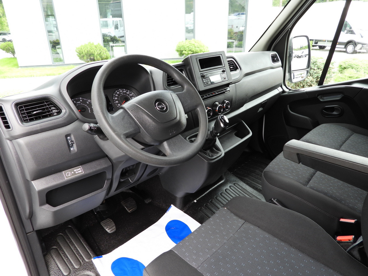 OPEL MOVANO TIPPER DOUBLE CABIN DOKA 7 SEATS LED LIGHTS TWIN WHEELS AIR CONDITIONING  145HP - Billenőplatós kisteherautó: 2 kép. OPEL MOVANO TIPPER DOUBLE CABIN DOKA 7 SEATS LED LIGHTS TWIN WHEELS AIR CONDITIONING  145HP - Billenőplatós kisteherautó: 2 kép.