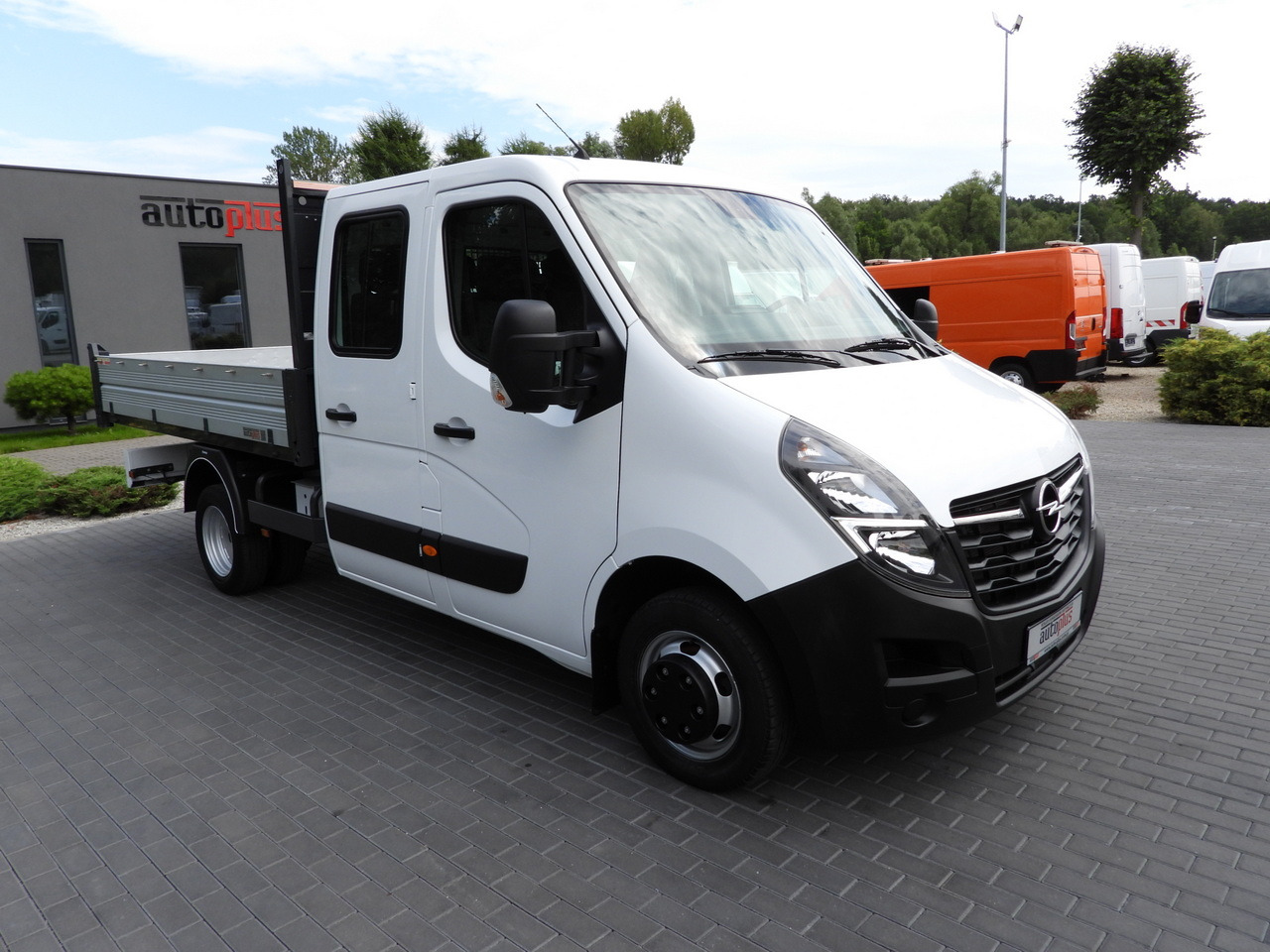 OPEL MOVANO TIPPER DOUBLE CABIN DOKA 7 SEATS LED LIGHTS TWIN WHEELS AIR CONDITIONING  145HP - Billenőplatós kisteherautó: 4 kép. OPEL MOVANO TIPPER DOUBLE CABIN DOKA 7 SEATS LED LIGHTS TWIN WHEELS AIR CONDITIONING  145HP - Billenőplatós kisteherautó: 4 kép.
