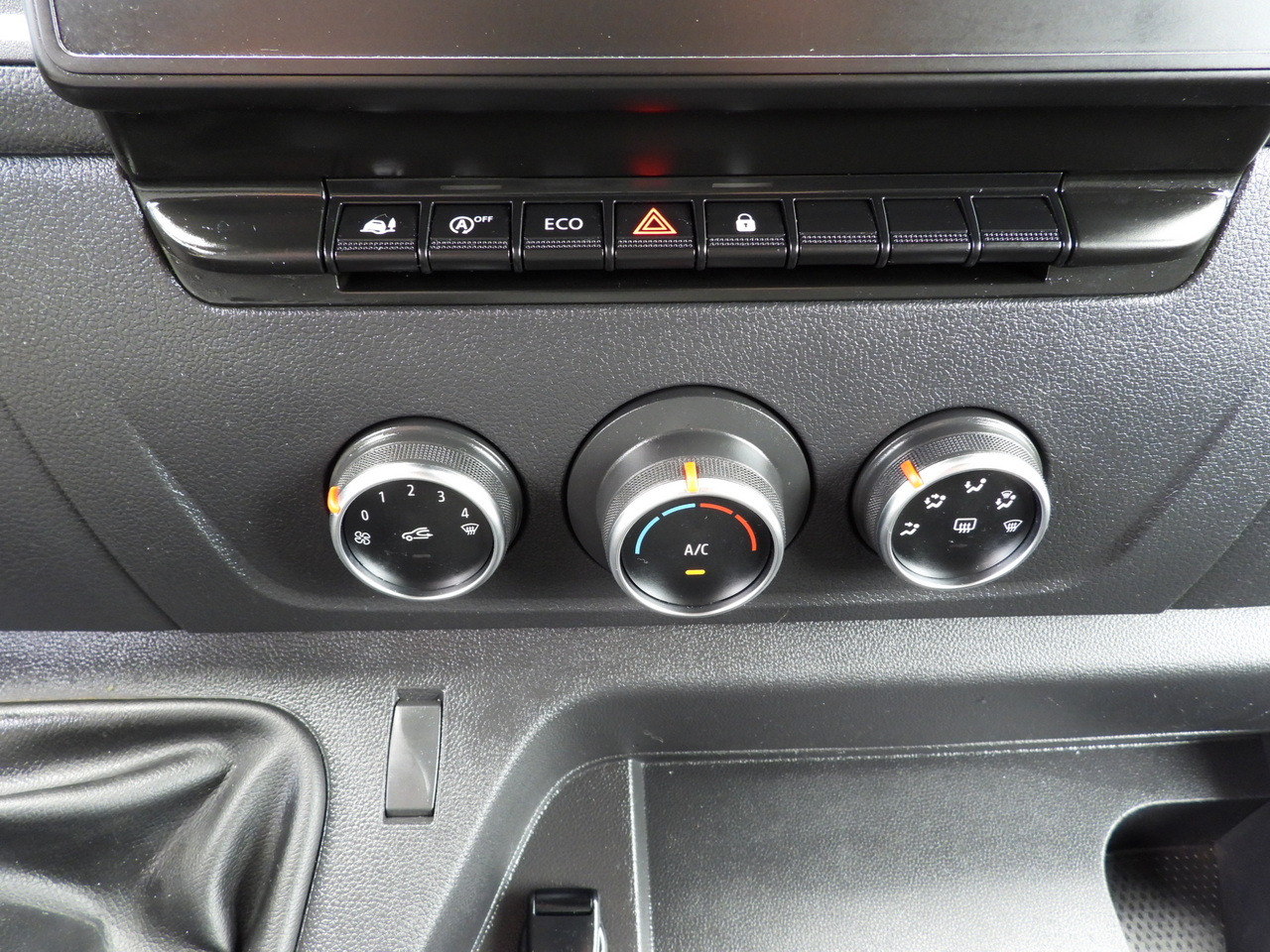 Billenőplatós kisteherautó OPEL MOVANO TIPPER NAVIGATION LED LIGHTS TWIN WHEELS AIR CONDITIONING  145HP: 33 kép. Billenőplatós kisteherautó OPEL MOVANO TIPPER NAVIGATION LED LIGHTS TWIN WHEELS AIR CONDITIONING  145HP: 33 kép.