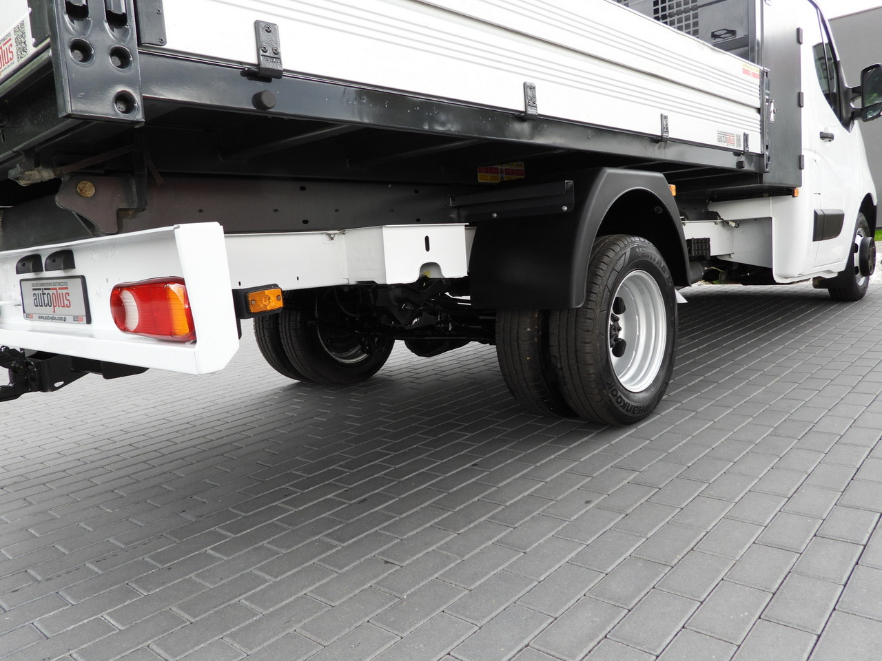 Billenőplatós kisteherautó OPEL MOVANO TIPPER NAVIGATION LED LIGHTS TWIN WHEELS AIR CONDITIONING  145HP: 17 kép. Billenőplatós kisteherautó OPEL MOVANO TIPPER NAVIGATION LED LIGHTS TWIN WHEELS AIR CONDITIONING  145HP: 17 kép.