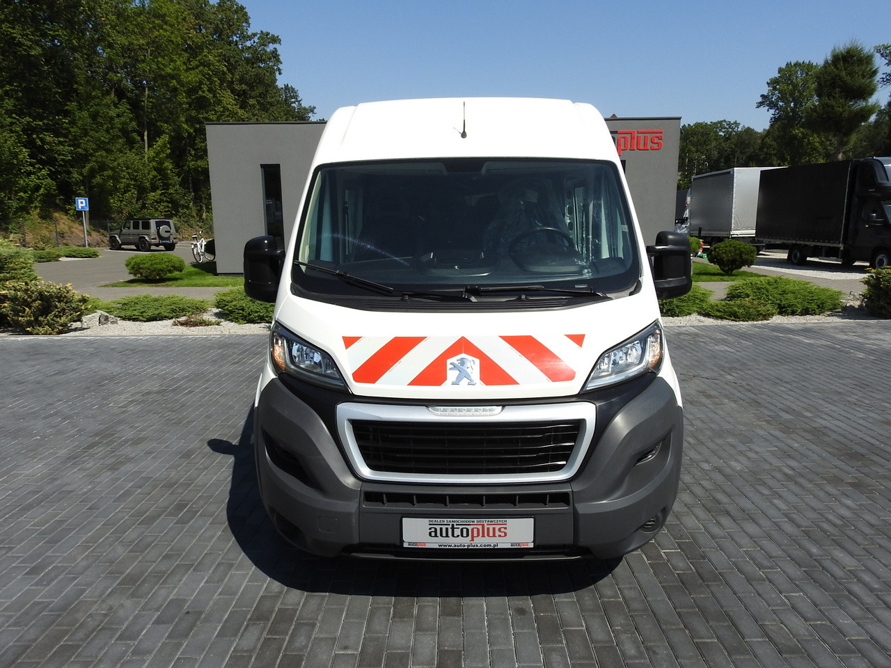 PEUGEOT BOXER BOX DELIVERY VAN 7 SEATS  110HP - Furgon: 5 kép. PEUGEOT BOXER BOX DELIVERY VAN 7 SEATS  110HP - Furgon: 5 kép.