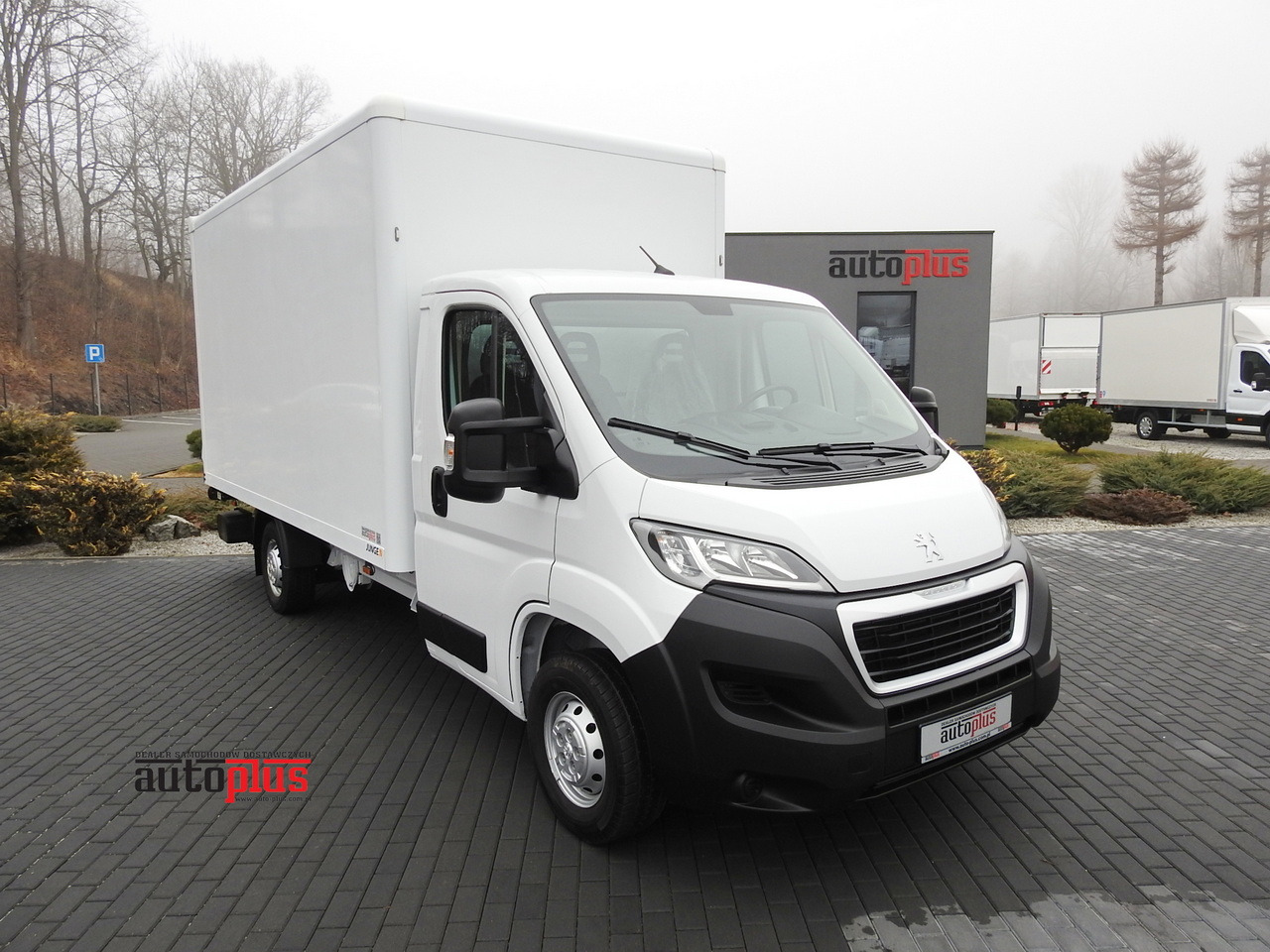 PEUGEOT BOXER BOX LIFT 8 PALLETS CRUISE CONTROL AIR CONDITIONING 140HP - Dobozos kisteherautó: 1 kép. PEUGEOT BOXER BOX LIFT 8 PALLETS CRUISE CONTROL AIR CONDITIONING 140HP - Dobozos kisteherautó: 1 kép.