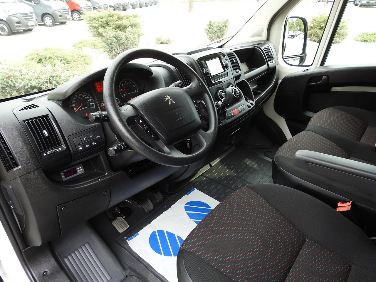 PEUGEOT BOXER REFRIGERATOR VAN 0*C CRUISE CONTROL NAVIGATION AIR CONDITIONING 135HP - Hűtős kisteherautó: 2 kép. PEUGEOT BOXER REFRIGERATOR VAN 0*C CRUISE CONTROL NAVIGATION AIR CONDITIONING 135HP - Hűtős kisteherautó: 2 kép.