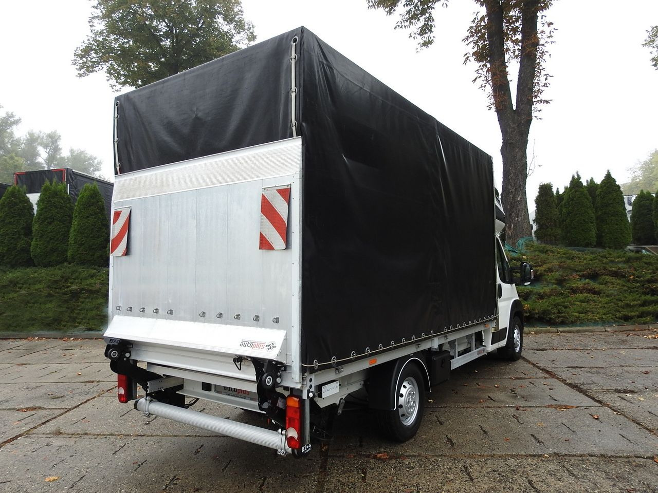 PEUGEOT BOXER TARPAULIN LIFT 8 PALLETS WEBASTO LED LIGHTS AIR CONDITIONING 165HP - Ponyvás kisteherautó: 3 kép. PEUGEOT BOXER TARPAULIN LIFT 8 PALLETS WEBASTO LED LIGHTS AIR CONDITIONING 165HP - Ponyvás kisteherautó: 3 kép.