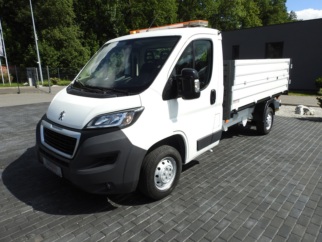 PEUGEOT BOXER THREE-WAY TIPPER AIR CONDITIONING 130HP lízing PEUGEOT BOXER THREE-WAY TIPPER AIR CONDITIONING 130HP: 6 kép. PEUGEOT BOXER THREE-WAY TIPPER AIR CONDITIONING 130HP lízing PEUGEOT BOXER THREE-WAY TIPPER AIR CONDITIONING 130HP: 6 kép.