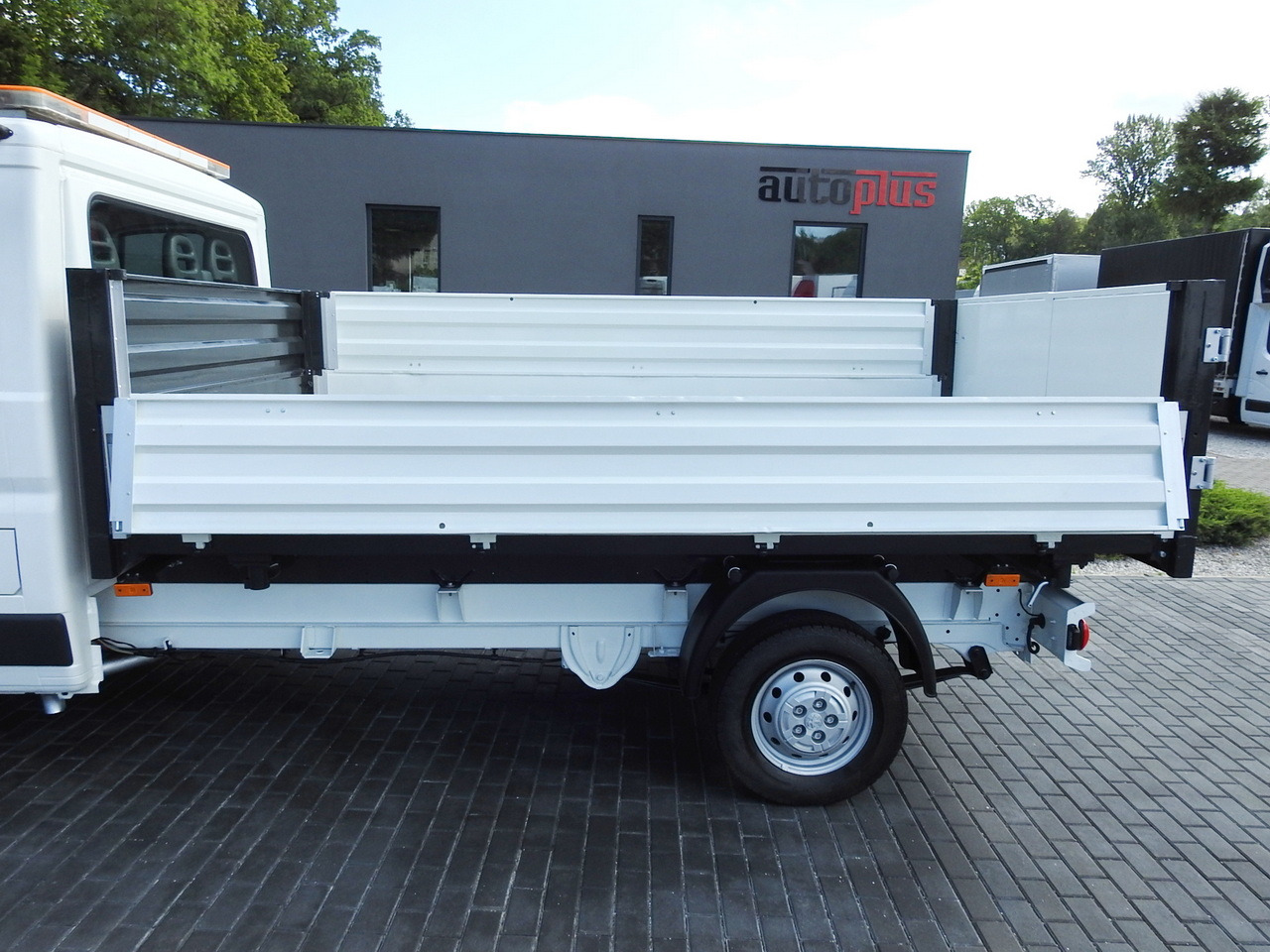 PEUGEOT BOXER THREE-WAY TIPPER AIR CONDITIONING 130HP lízing PEUGEOT BOXER THREE-WAY TIPPER AIR CONDITIONING 130HP: 24 kép. PEUGEOT BOXER THREE-WAY TIPPER AIR CONDITIONING 130HP lízing PEUGEOT BOXER THREE-WAY TIPPER AIR CONDITIONING 130HP: 24 kép.