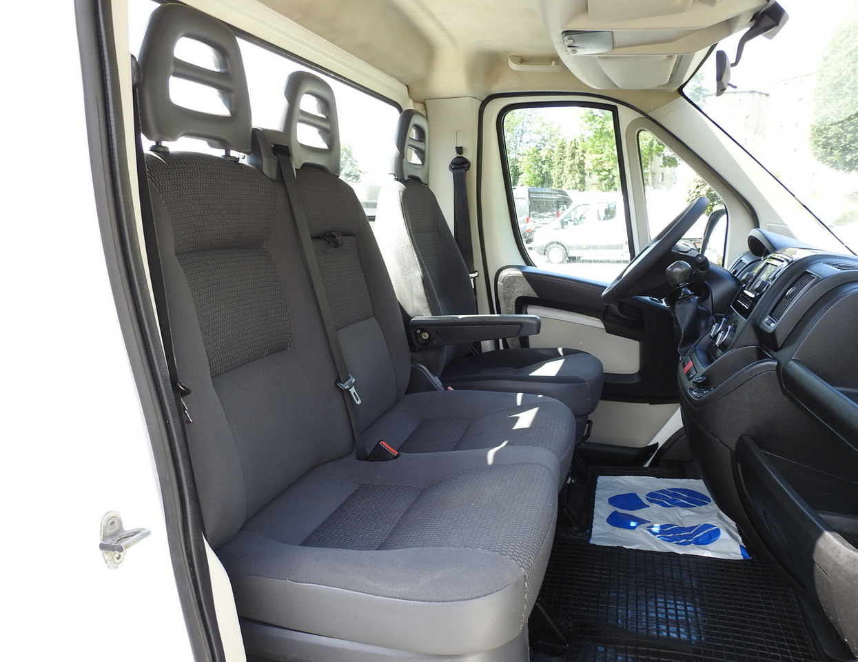 PEUGEOT BOXER THREE-WAY TIPPER AIR CONDITIONING 130HP lízing PEUGEOT BOXER THREE-WAY TIPPER AIR CONDITIONING 130HP: 39 kép. PEUGEOT BOXER THREE-WAY TIPPER AIR CONDITIONING 130HP lízing PEUGEOT BOXER THREE-WAY TIPPER AIR CONDITIONING 130HP: 39 kép.