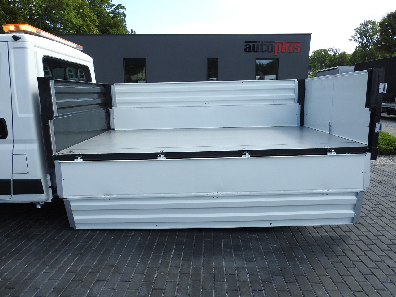 PEUGEOT BOXER THREE-WAY TIPPER AIR CONDITIONING 130HP lízing PEUGEOT BOXER THREE-WAY TIPPER AIR CONDITIONING 130HP: 25 kép. PEUGEOT BOXER THREE-WAY TIPPER AIR CONDITIONING 130HP lízing PEUGEOT BOXER THREE-WAY TIPPER AIR CONDITIONING 130HP: 25 kép.