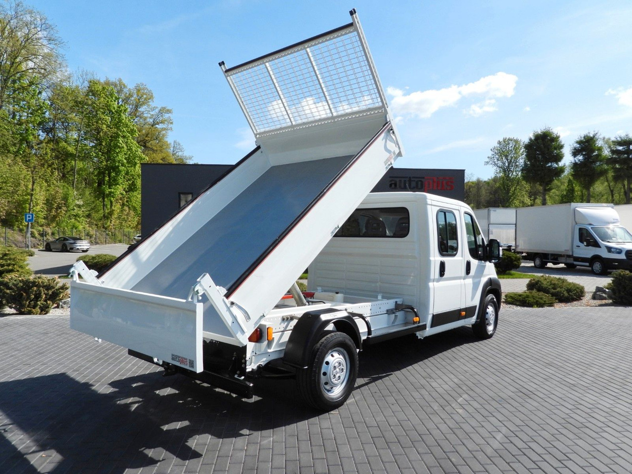 Peugeot BOXER KIPPER DOPPELKABINE DOKA 7 SITZE TEMPOMAT - Billenőplatós kisteherautó, Duplakabinos kisteherautó: 3 kép. Peugeot BOXER KIPPER DOPPELKABINE DOKA 7 SITZE TEMPOMAT - Billenőplatós kisteherautó, Duplakabinos kisteherautó: 3 kép.