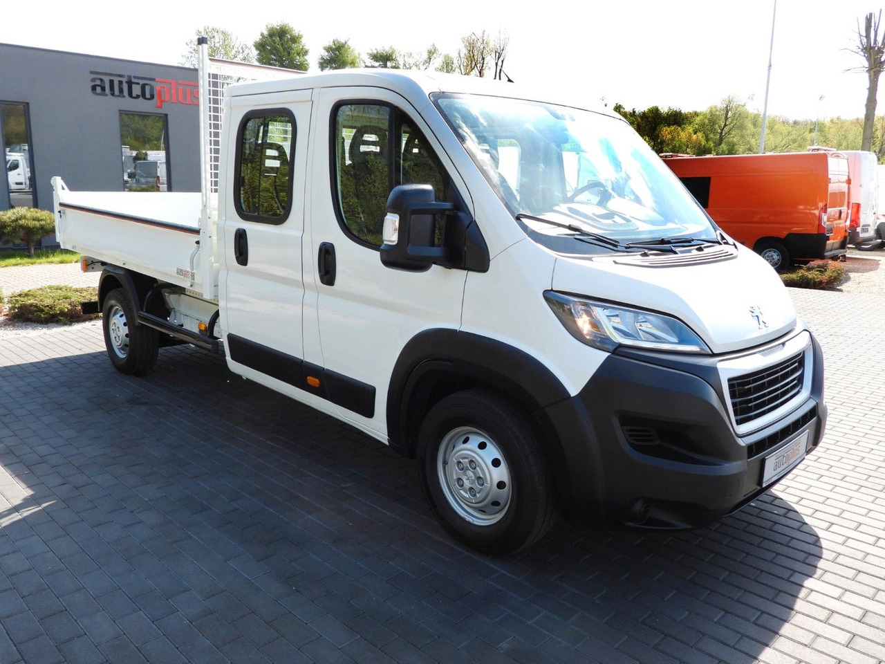 Peugeot BOXER KIPPER DOPPELKABINE DOKA 7 SITZE TEMPOMAT - Billenőplatós kisteherautó, Duplakabinos kisteherautó: 4 kép. Peugeot BOXER KIPPER DOPPELKABINE DOKA 7 SITZE TEMPOMAT - Billenőplatós kisteherautó, Duplakabinos kisteherautó: 4 kép.