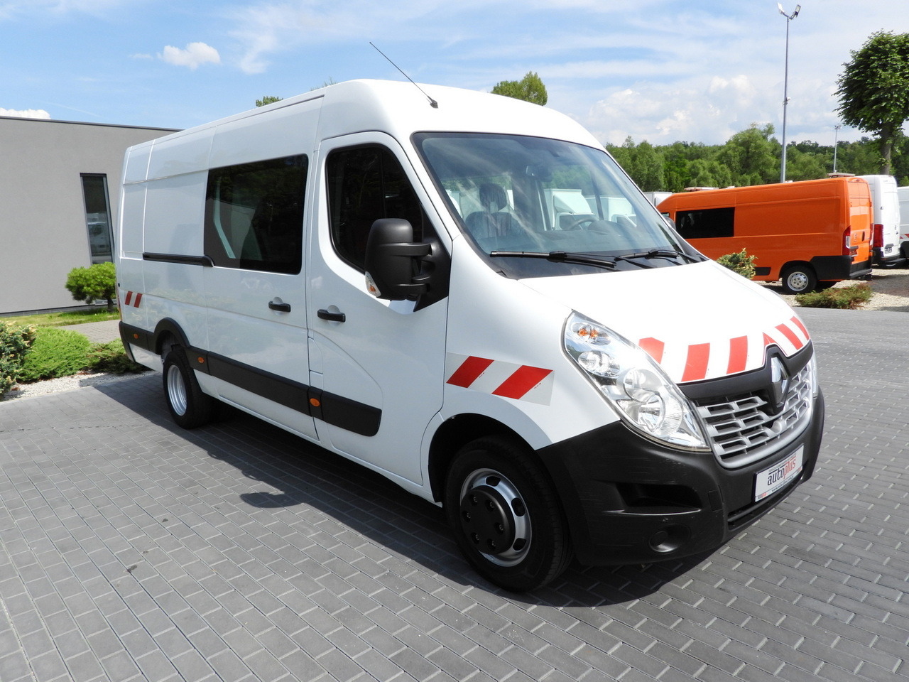 RENAULT MASTER BOX DELIVERY VAN 7 SEATS CRUISE CONTROL TWIN WHEELS AIR CONDITIONING  145HP - Furgon: 4 kép. RENAULT MASTER BOX DELIVERY VAN 7 SEATS CRUISE CONTROL TWIN WHEELS AIR CONDITIONING  145HP - Furgon: 4 kép.