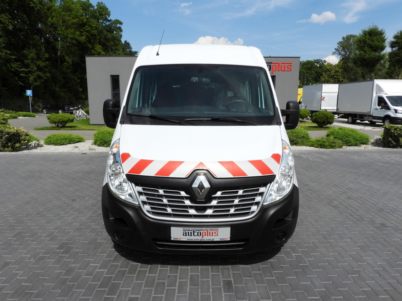 RENAULT MASTER BOX DELIVERY VAN 7 SEATS CRUISE CONTROL TWIN WHEELS AIR CONDITIONING  145HP - Furgon: 5 kép. RENAULT MASTER BOX DELIVERY VAN 7 SEATS CRUISE CONTROL TWIN WHEELS AIR CONDITIONING  145HP - Furgon: 5 kép.