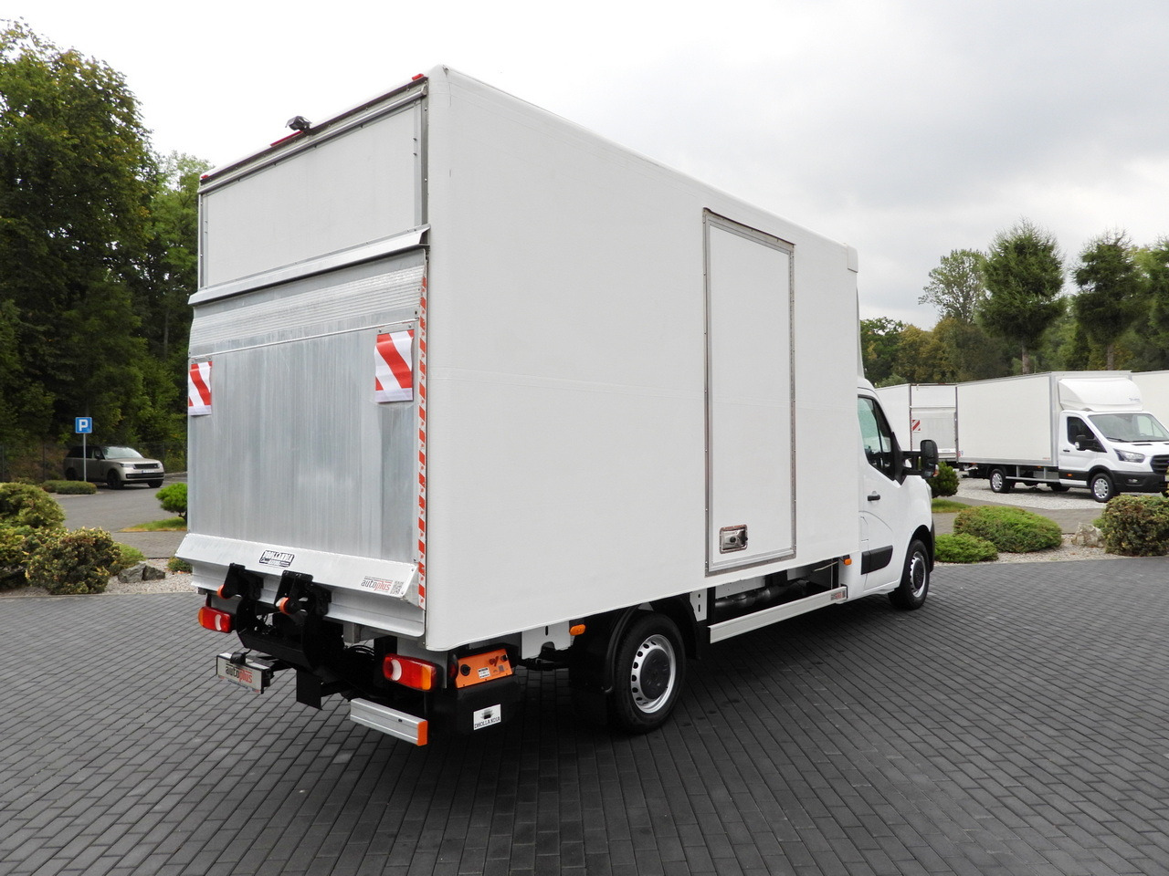 RENAULT MASTER BOX LIFT 8 PALLETS CRUISE CONTROL LED LIGHTS AIR CONDITIONING  145HP - Dobozos kisteherautó: 3 kép. RENAULT MASTER BOX LIFT 8 PALLETS CRUISE CONTROL LED LIGHTS AIR CONDITIONING  145HP - Dobozos kisteherautó: 3 kép.