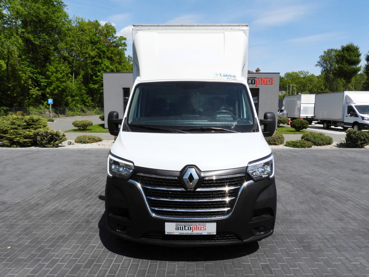 RENAULT MASTER BOX LIFT 8 PALLETS CRUISE CONTROL NAVIGATION LED LIGHTS TWIN WHEELS AIR CONDITIONING 145HP - Dobozos kisteherautó: 5 kép. RENAULT MASTER BOX LIFT 8 PALLETS CRUISE CONTROL NAVIGATION LED LIGHTS TWIN WHEELS AIR CONDITIONING 145HP - Dobozos kisteherautó: 5 kép.
