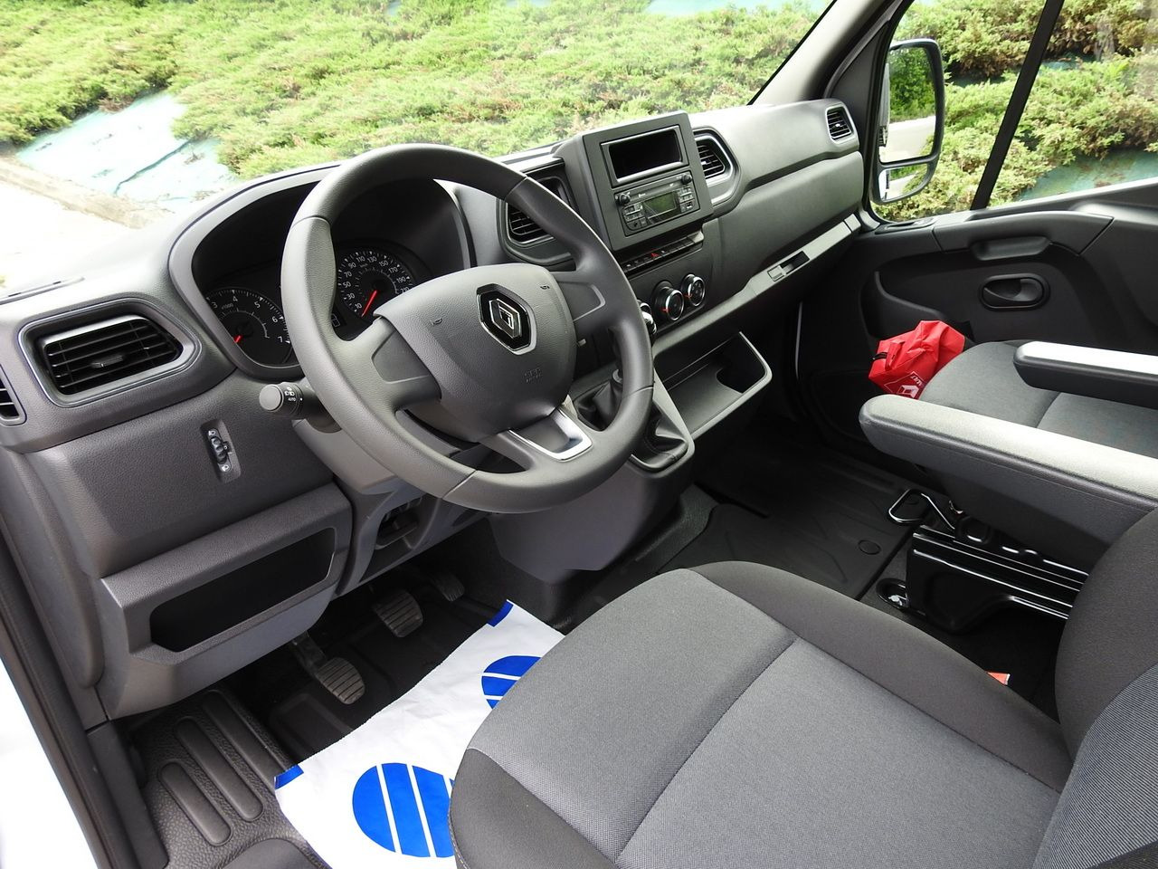 RENAULT MASTER - Billenőplatós kisteherautó: 2 kép. RENAULT MASTER - Billenőplatós kisteherautó: 2 kép.