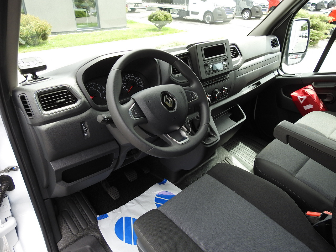 RENAULT MASTER NEW REGRIGERATOR BOX -10*C 8 PALLETS CRUISE CONTROL AIR CONDITIONING LED LIGHTS GUARANTEE 165HP - Hűtős kisteherautó: 2 kép. RENAULT MASTER NEW REGRIGERATOR BOX -10*C 8 PALLETS CRUISE CONTROL AIR CONDITIONING LED LIGHTS GUARANTEE 165HP - Hűtős kisteherautó: 2 kép.