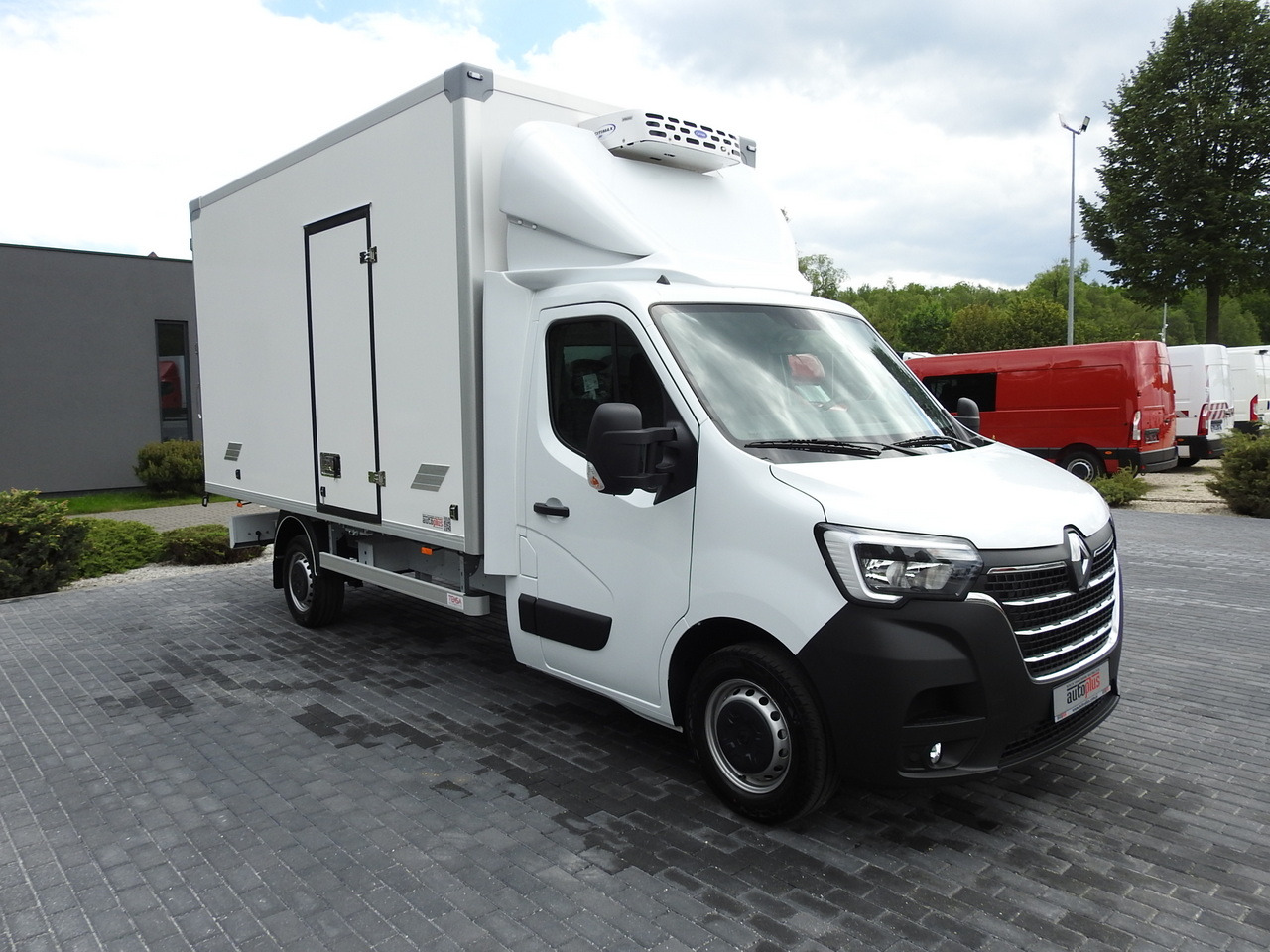 RENAULT MASTER NEW REGRIGERATOR BOX -10*C 8 PALLETS CRUISE CONTROL AIR CONDITIONING LED LIGHTS GUARANTEE 165HP - Hűtős kisteherautó: 4 kép. RENAULT MASTER NEW REGRIGERATOR BOX -10*C 8 PALLETS CRUISE CONTROL AIR CONDITIONING LED LIGHTS GUARANTEE 165HP - Hűtős kisteherautó: 4 kép.