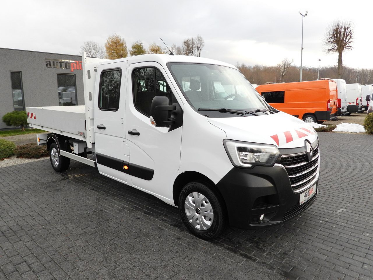RENAULT MASTER STAKE BODY DOUBLE CABIN DOKA 6 SEATS CRUISE CONTROL NAVIGATION LED LIGHTS AIR CONDITIONING 150HP - Duplakabinos kisteherautó: 4 kép. RENAULT MASTER STAKE BODY DOUBLE CABIN DOKA 6 SEATS CRUISE CONTROL NAVIGATION LED LIGHTS AIR CONDITIONING 150HP - Duplakabinos kisteherautó: 4 kép.