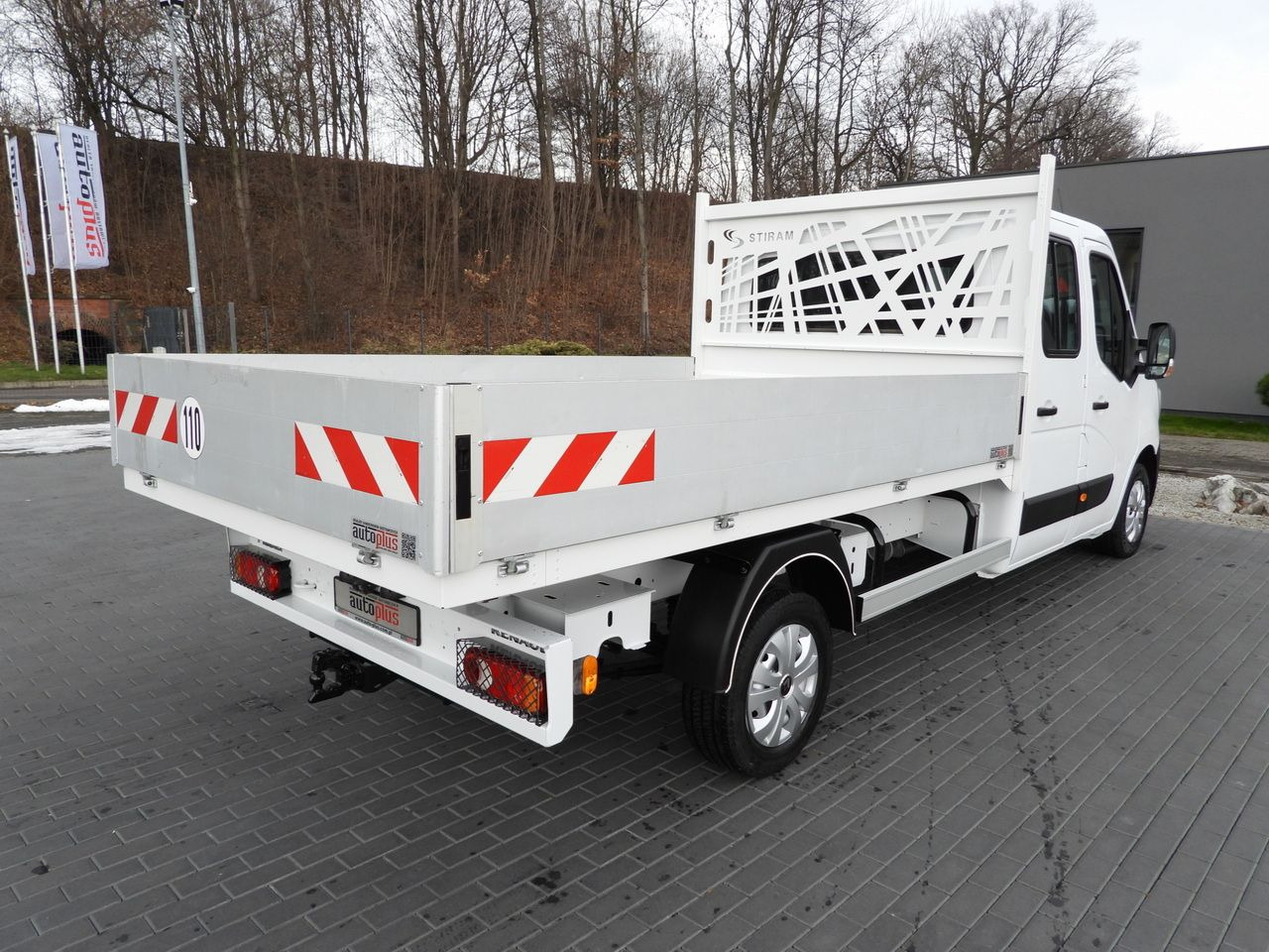 RENAULT MASTER STAKE BODY DOUBLE CABIN DOKA 6 SEATS CRUISE CONTROL NAVIGATION LED LIGHTS AIR CONDITIONING 150HP - Duplakabinos kisteherautó: 3 kép. RENAULT MASTER STAKE BODY DOUBLE CABIN DOKA 6 SEATS CRUISE CONTROL NAVIGATION LED LIGHTS AIR CONDITIONING 150HP - Duplakabinos kisteherautó: 3 kép.
