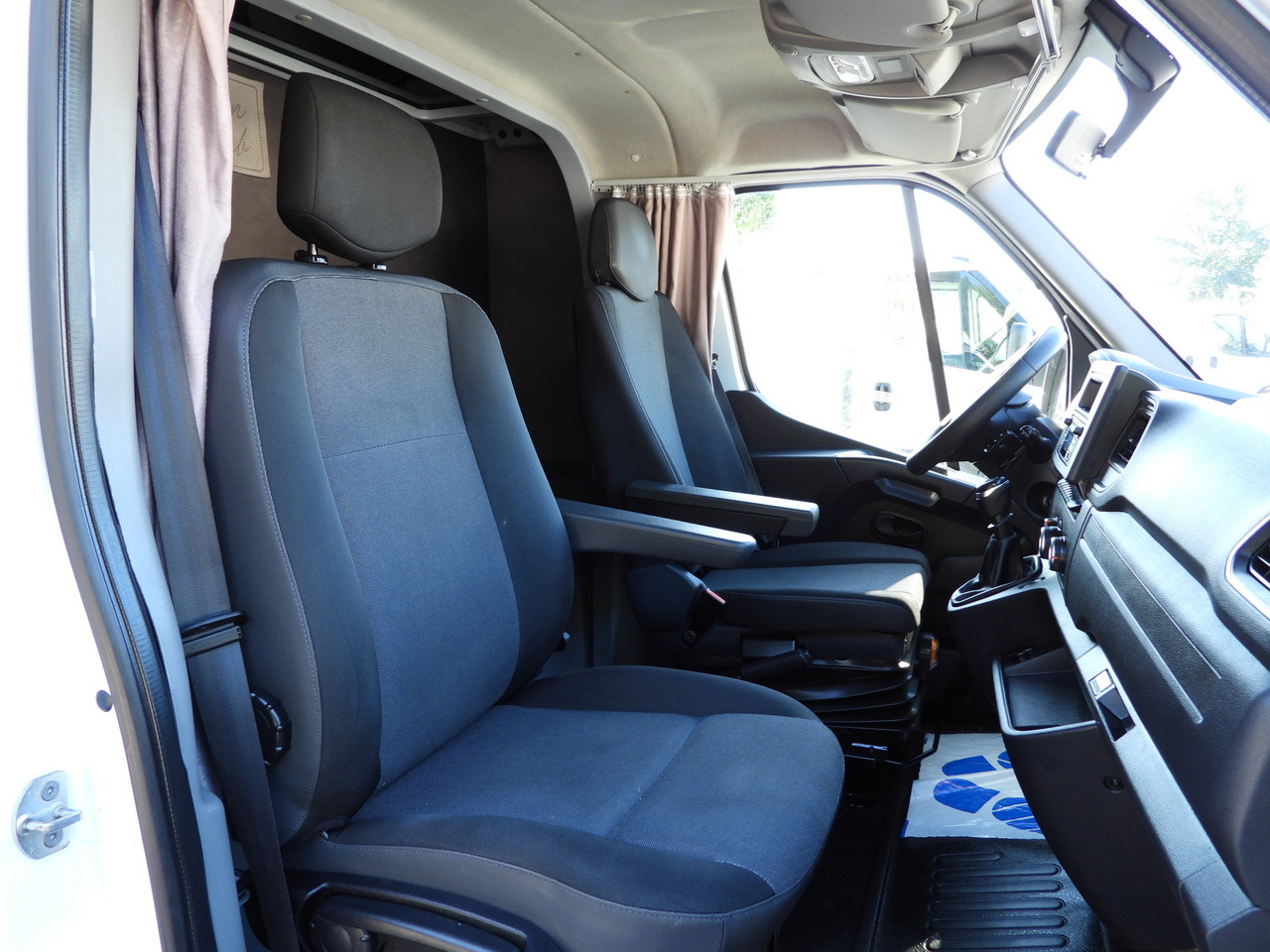 Ponyvás kisteherautó RENAULT MASTER  TARPAULIN 10 PALLETS WEBASTO CRUISE CONTROL LED LIGHTS PNEUMATICS AIR CONDITIONING  165HP: 38 kép.
