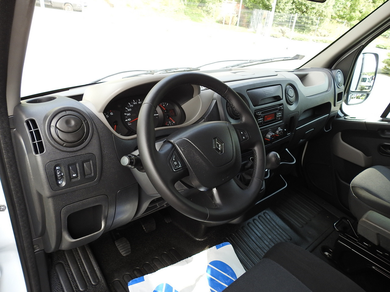 RENAULT MASTER TARPAULIN 8 PALLETS CRUISE CONTROL AIR CONDITIONING  170HP - Ponyvás kisteherautó: 2 kép. RENAULT MASTER TARPAULIN 8 PALLETS CRUISE CONTROL AIR CONDITIONING  170HP - Ponyvás kisteherautó: 2 kép.