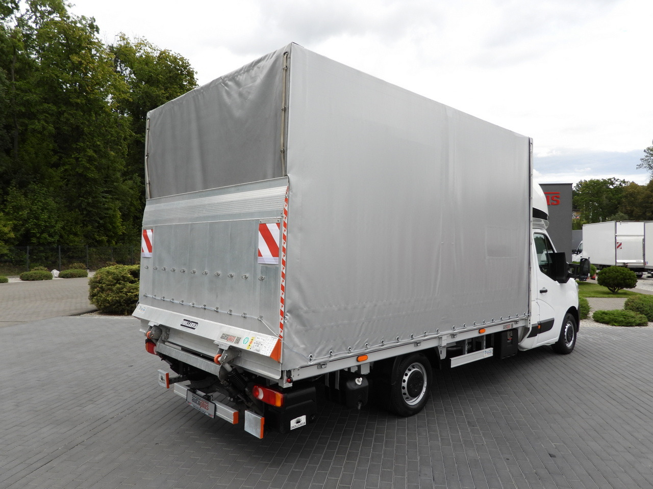 RENAULT MASTER TARPAULIN LIFT 10 PALLETS WEBASTO CRUISE CONTROL LED LIGHTS AIR CONDITIONING 165HP - Ponyvás kisteherautó: 3 kép. RENAULT MASTER TARPAULIN LIFT 10 PALLETS WEBASTO CRUISE CONTROL LED LIGHTS AIR CONDITIONING 165HP - Ponyvás kisteherautó: 3 kép.