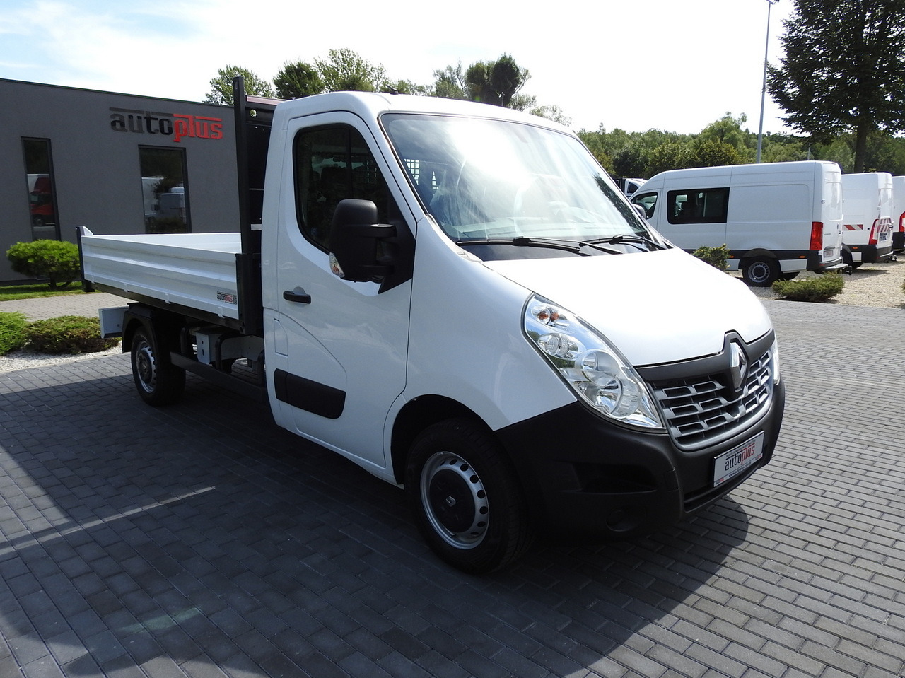 RENAULT MASTER TIPPER 130HP - Billenőplatós kisteherautó: 4 kép. RENAULT MASTER TIPPER 130HP - Billenőplatós kisteherautó: 4 kép.