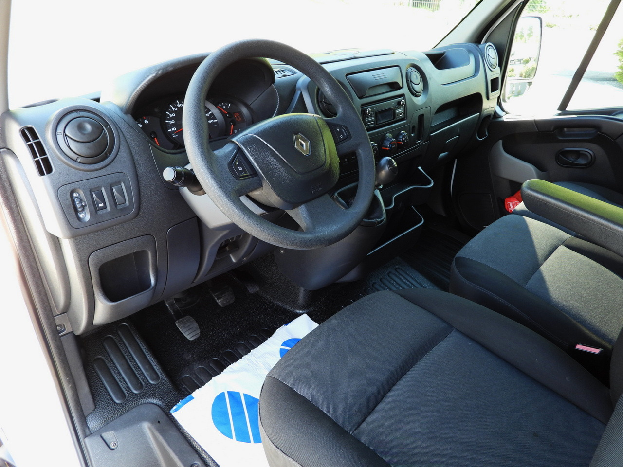 RENAULT MASTER TIPPER CRUISE CONTROL TWIN WHEELS AIR CONDITIONING  145HP - Billenőplatós kisteherautó: 2 kép. RENAULT MASTER TIPPER CRUISE CONTROL TWIN WHEELS AIR CONDITIONING  145HP - Billenőplatós kisteherautó: 2 kép.