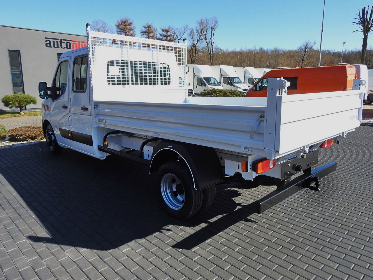 Billenőplatós kisteherautó RENAULT MASTER TIPPER DOUBLE CABIN DOKA 6 SEATS CRUISE CONTROL AIR CONDITIONING LED LIGHTS TWIN WHEELS 130HP: 9 kép. Billenőplatós kisteherautó RENAULT MASTER TIPPER DOUBLE CABIN DOKA 6 SEATS CRUISE CONTROL AIR CONDITIONING LED LIGHTS TWIN WHEELS 130HP: 9 kép.