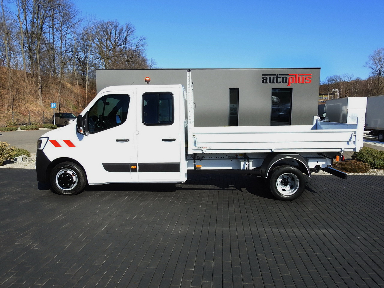 Billenőplatós kisteherautó RENAULT MASTER TIPPER DOUBLE CABIN DOKA 6 SEATS CRUISE CONTROL AIR CONDITIONING LED LIGHTS TWIN WHEELS 130HP: 8 kép. Billenőplatós kisteherautó RENAULT MASTER TIPPER DOUBLE CABIN DOKA 6 SEATS CRUISE CONTROL AIR CONDITIONING LED LIGHTS TWIN WHEELS 130HP: 8 kép.