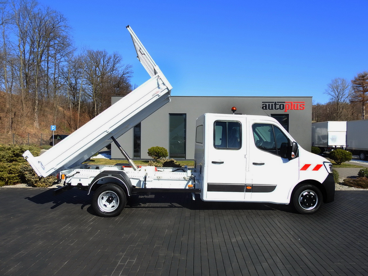 Billenőplatós kisteherautó RENAULT MASTER TIPPER DOUBLE CABIN DOKA 6 SEATS CRUISE CONTROL AIR CONDITIONING LED LIGHTS TWIN WHEELS 130HP: 7 kép. Billenőplatós kisteherautó RENAULT MASTER TIPPER DOUBLE CABIN DOKA 6 SEATS CRUISE CONTROL AIR CONDITIONING LED LIGHTS TWIN WHEELS 130HP: 7 kép.