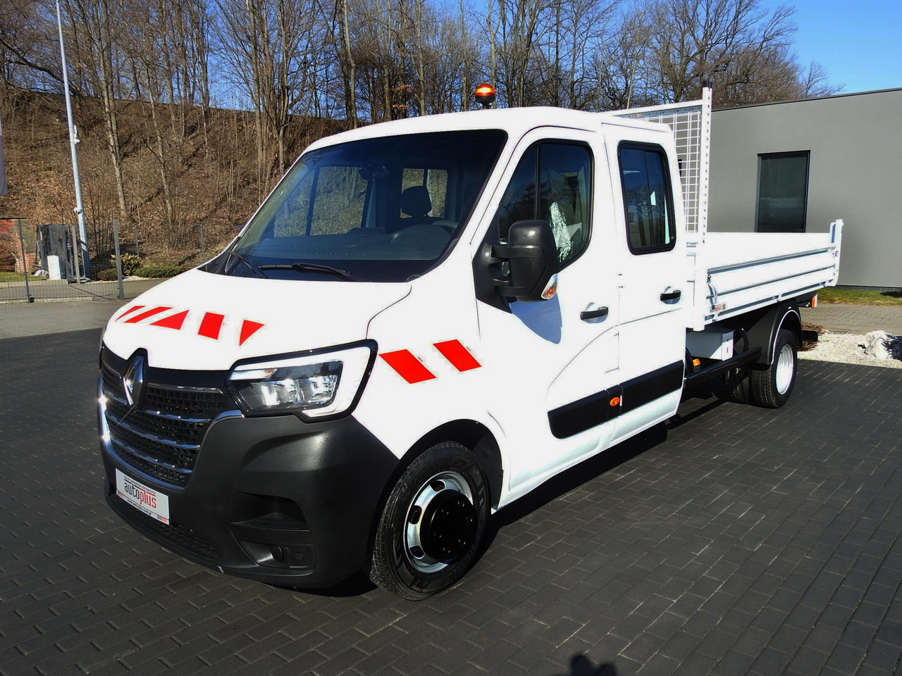 Billenőplatós kisteherautó RENAULT MASTER TIPPER DOUBLE CABIN DOKA 6 SEATS CRUISE CONTROL AIR CONDITIONING LED LIGHTS TWIN WHEELS 130HP: 6 kép. Billenőplatós kisteherautó RENAULT MASTER TIPPER DOUBLE CABIN DOKA 6 SEATS CRUISE CONTROL AIR CONDITIONING LED LIGHTS TWIN WHEELS 130HP: 6 kép.