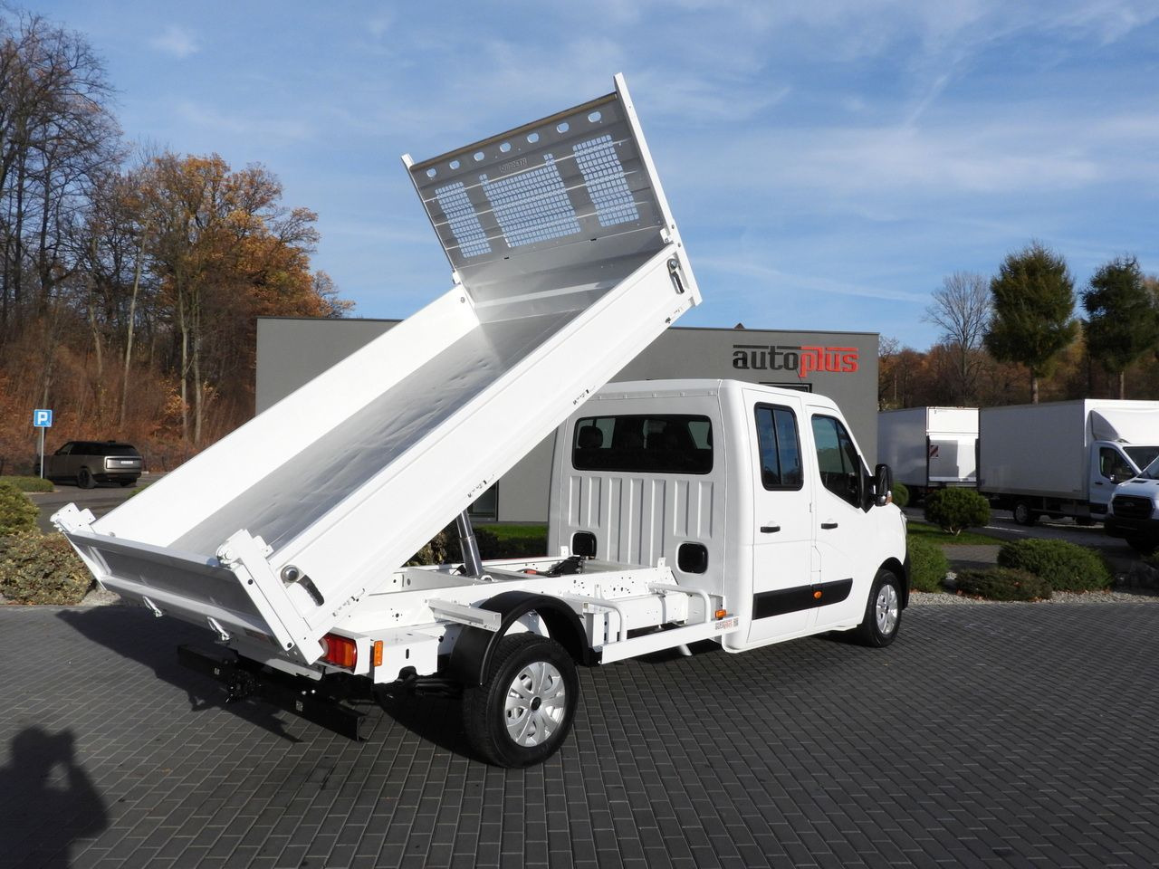 RENAULT MASTER TIPPER DOUBLE CABIN DOKA 6 SEATS CRUISE CONTROL LED LIGHTS AIR CONDITIONING 145HP - Billenőplatós kisteherautó: 3 kép. RENAULT MASTER TIPPER DOUBLE CABIN DOKA 6 SEATS CRUISE CONTROL LED LIGHTS AIR CONDITIONING 145HP - Billenőplatós kisteherautó: 3 kép.