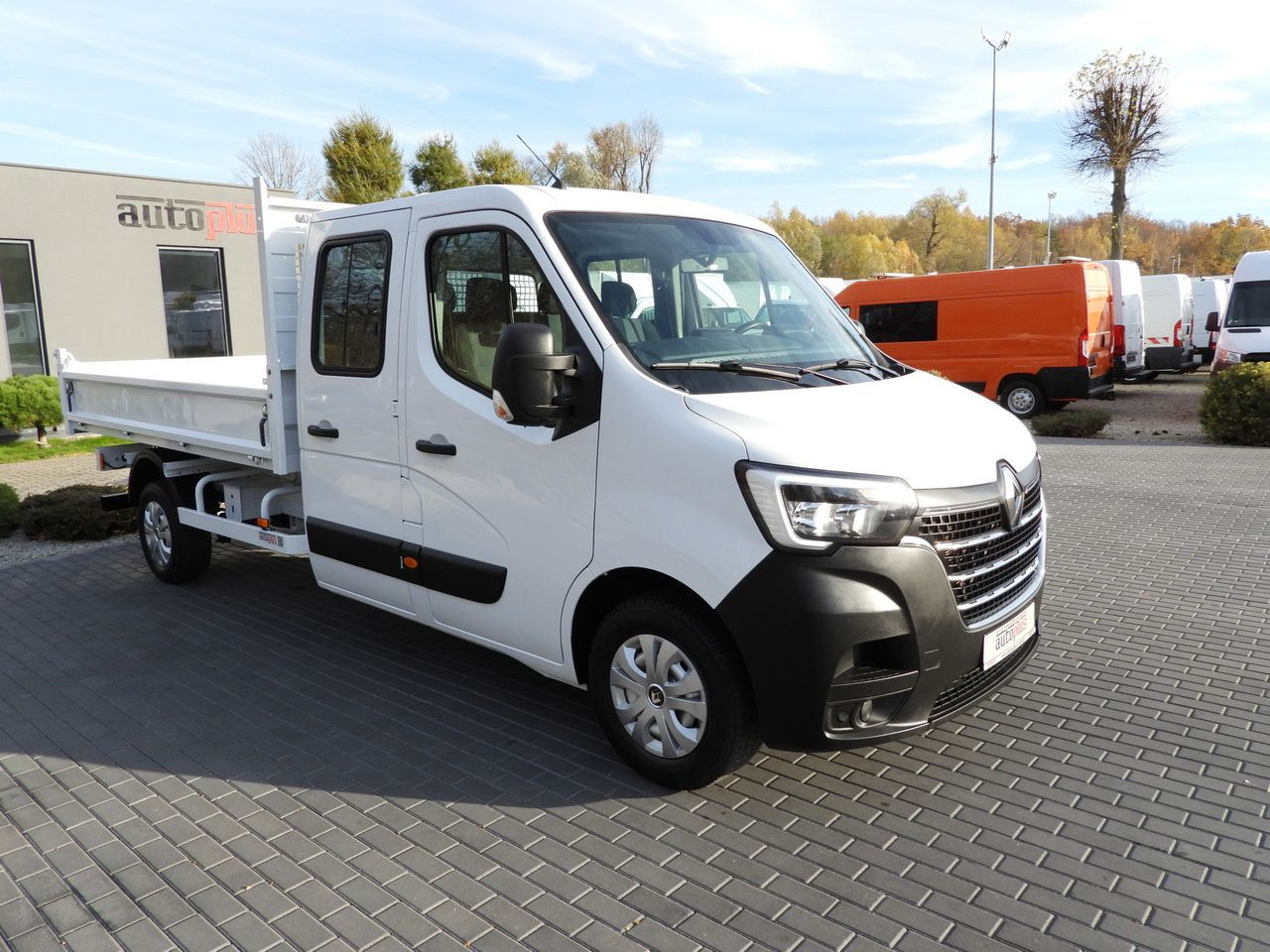 RENAULT MASTER TIPPER DOUBLE CABIN DOKA 6 SEATS CRUISE CONTROL LED LIGHTS AIR CONDITIONING 145HP - Billenőplatós kisteherautó: 4 kép. RENAULT MASTER TIPPER DOUBLE CABIN DOKA 6 SEATS CRUISE CONTROL LED LIGHTS AIR CONDITIONING 145HP - Billenőplatós kisteherautó: 4 kép.