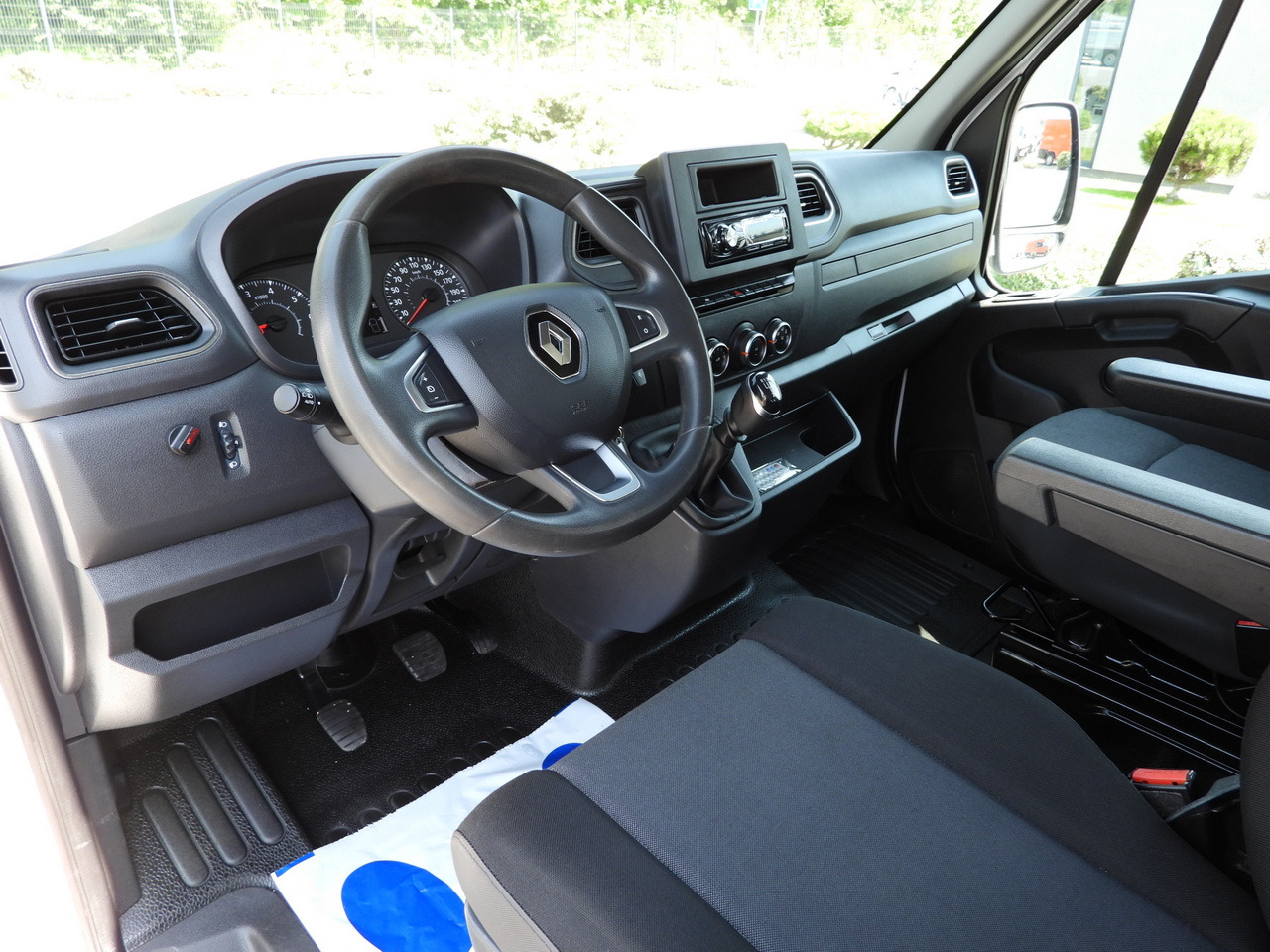 RENAULT MASTER TIPPER DOUBLE CABIN DOKA 6 SEATS CRUISE CONTROL LED LIGHTS TWIN WHEELS AIR CONDITIONING 130HP - Billenőplatós kisteherautó: 2 kép. RENAULT MASTER TIPPER DOUBLE CABIN DOKA 6 SEATS CRUISE CONTROL LED LIGHTS TWIN WHEELS AIR CONDITIONING 130HP - Billenőplatós kisteherautó: 2 kép.