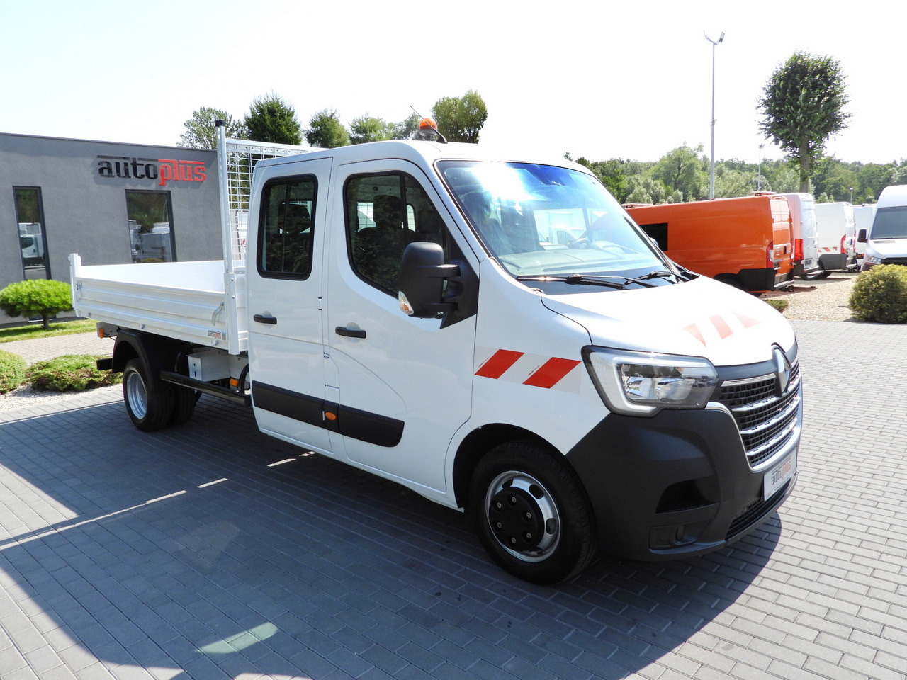 RENAULT MASTER TIPPER DOUBLE CABIN DOKA 6 SEATS CRUISE CONTROL LED LIGHTS TWIN WHEELS AIR CONDITIONING 130HP - Billenőplatós kisteherautó: 4 kép. RENAULT MASTER TIPPER DOUBLE CABIN DOKA 6 SEATS CRUISE CONTROL LED LIGHTS TWIN WHEELS AIR CONDITIONING 130HP - Billenőplatós kisteherautó: 4 kép.
