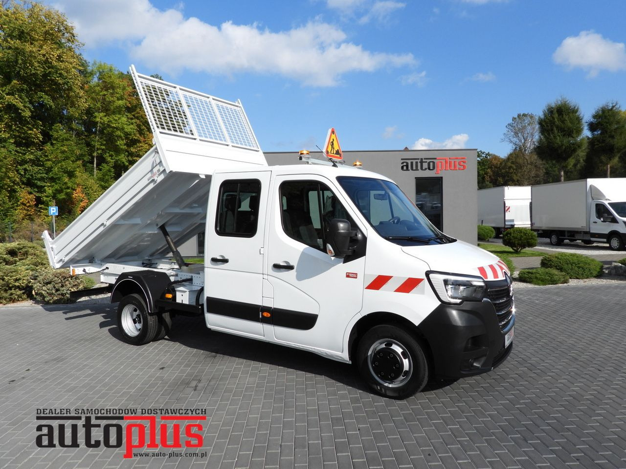 RENAULT MASTER TIPPER DOUBLE CABIN DOKA 6 SEATS CRUISE CONTROL LED LIGHTS TWIN WHEELS AIR CONDITIONING 165HP - Billenőplatós kisteherautó: 1 kép. RENAULT MASTER TIPPER DOUBLE CABIN DOKA 6 SEATS CRUISE CONTROL LED LIGHTS TWIN WHEELS AIR CONDITIONING 165HP - Billenőplatós kisteherautó: 1 kép.
