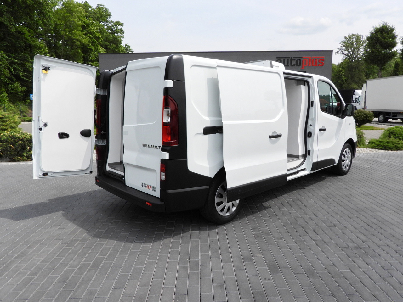 RENAULT TRAFIC REFRIGERATOR VAN 0*C CRUISE CONTROL LED LIGHTS AIR CONDITIONING 120HP - Hűtős kisteherautó: 3 kép. RENAULT TRAFIC REFRIGERATOR VAN 0*C CRUISE CONTROL LED LIGHTS AIR CONDITIONING 120HP - Hűtős kisteherautó: 3 kép.