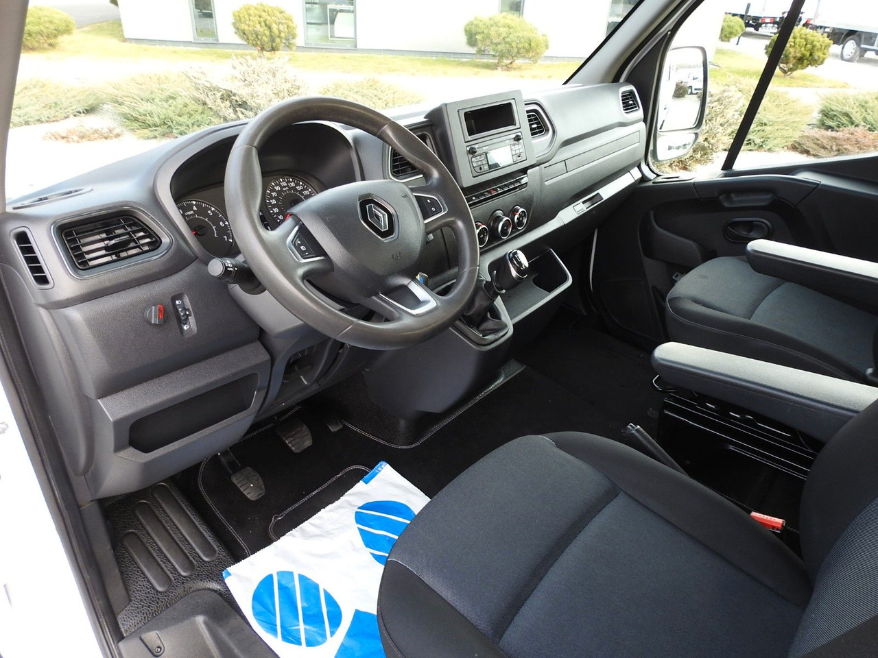 Renault MASTER KIPPER DOPPELKABINE DOKA 6 SITZE TEMPOMAT - Billenőplatós kisteherautó, Duplakabinos kisteherautó: 2 kép. Renault MASTER KIPPER DOPPELKABINE DOKA 6 SITZE TEMPOMAT - Billenőplatós kisteherautó, Duplakabinos kisteherautó: 2 kép.