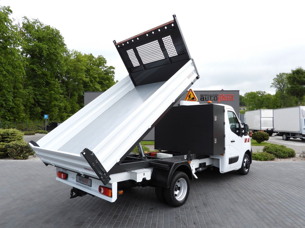 Renault MASTER KIPPER TEMPOMAT ZWILLINGSRÄDER A/C - Billenőplatós kisteherautó: 3 kép. Renault MASTER KIPPER TEMPOMAT ZWILLINGSRÄDER A/C - Billenőplatós kisteherautó: 3 kép.