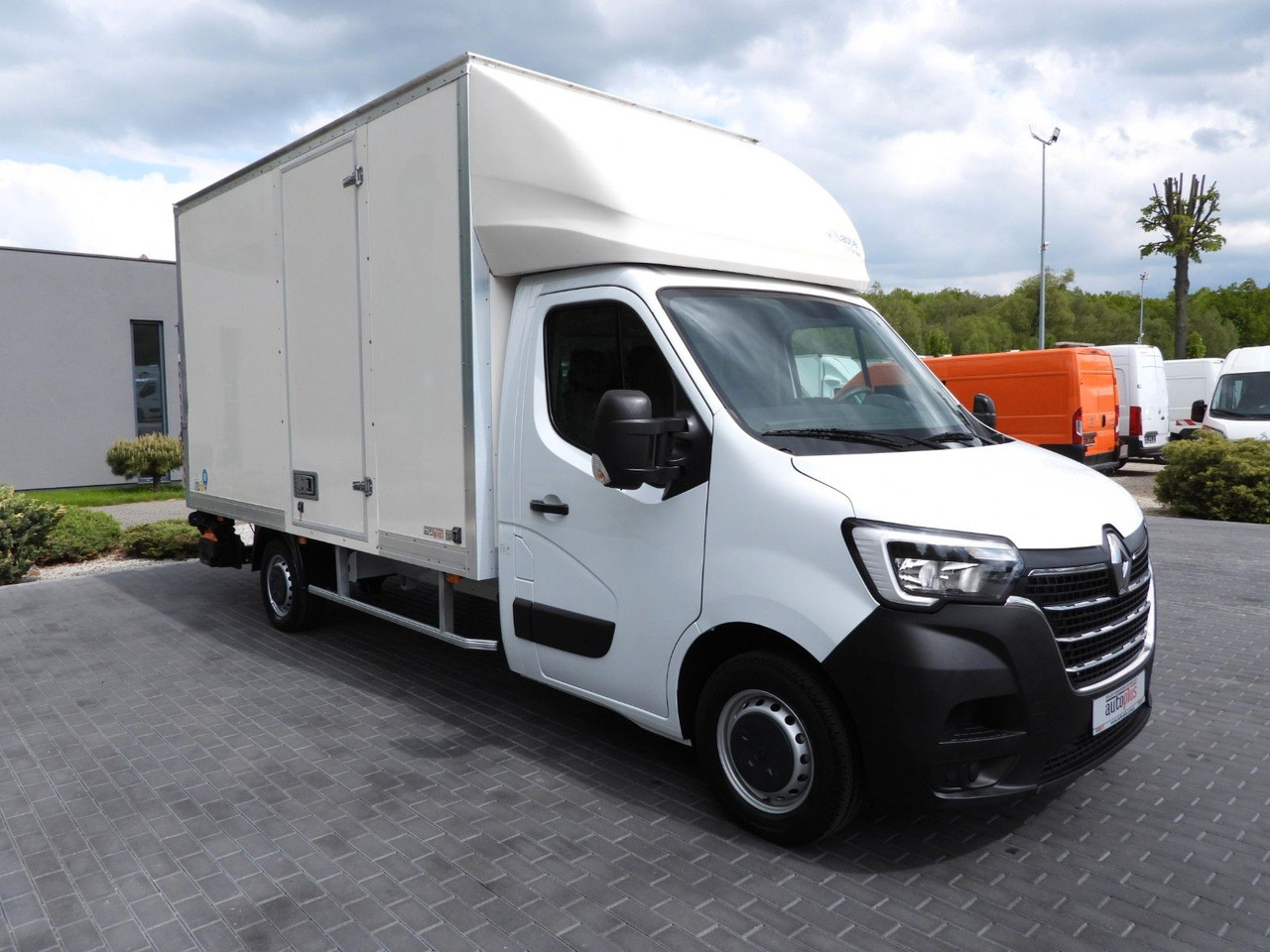 Renault MASTER KOFFER AUFZUG 8 PALETTEN TEMPOMAT A/C LED Renault MASTER KOFFER AUFZUG 8 PALETTEN TEMPOMAT A/C LED - Dobozos kisteherautó: 4 kép. Renault MASTER KOFFER AUFZUG 8 PALETTEN TEMPOMAT A/C LED Renault MASTER KOFFER AUFZUG 8 PALETTEN TEMPOMAT A/C LED - Dobozos kisteherautó: 4 kép.