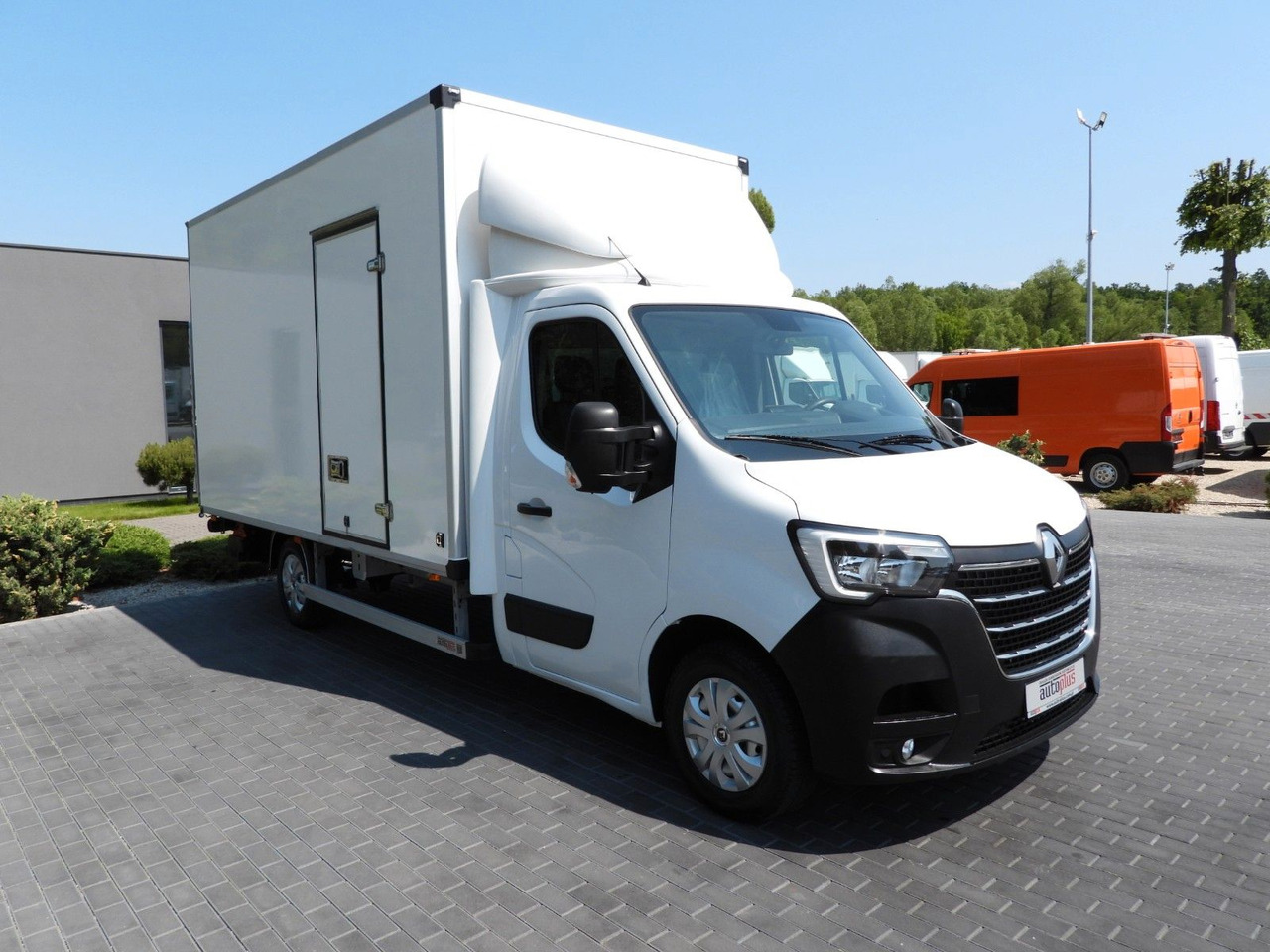 Renault MASTER KOFFER AUFZUG 8 PALETTEN TEMPOMAT LED - Dobozos kisteherautó: 4 kép. Renault MASTER KOFFER AUFZUG 8 PALETTEN TEMPOMAT LED - Dobozos kisteherautó: 4 kép.