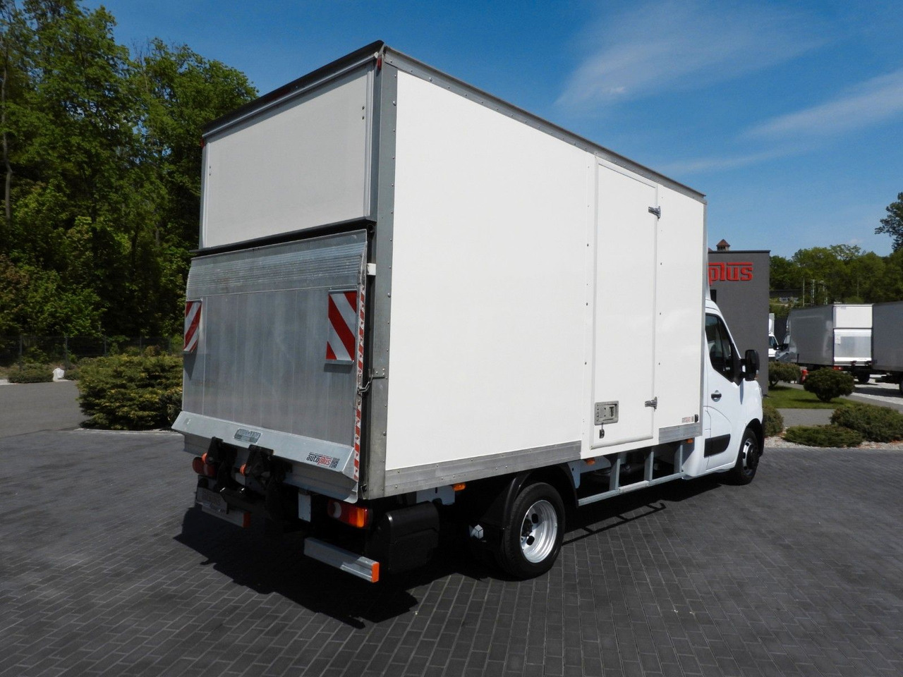 Renault MASTER KOFFER AUFZUG 8 PALETTEN TEMPOMAT NAVI - Dobozos kisteherautó: 3 kép. Renault MASTER KOFFER AUFZUG 8 PALETTEN TEMPOMAT NAVI - Dobozos kisteherautó: 3 kép.