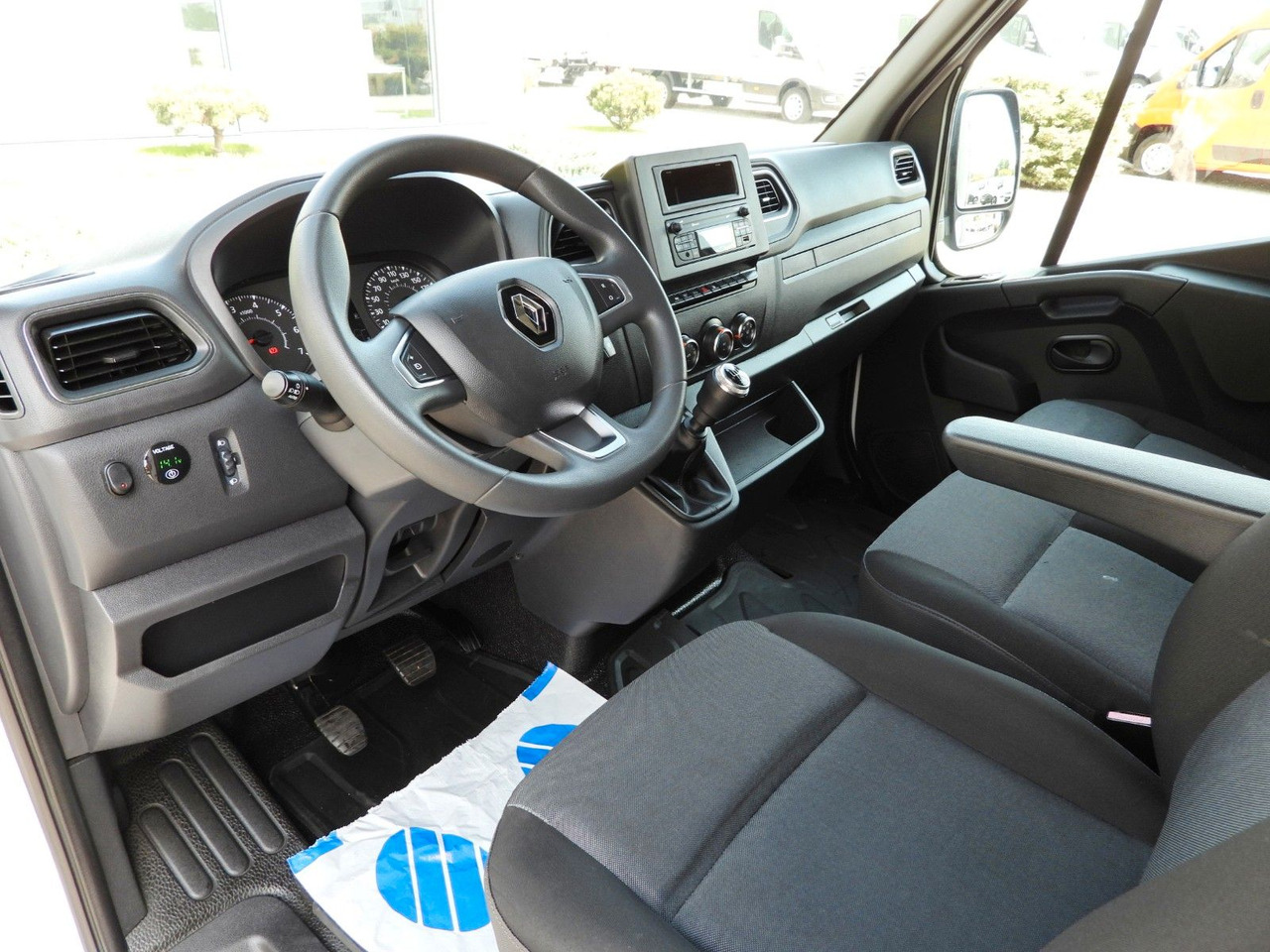 Renault MASTER PRITSCHE PLANE 10 PALETTEN WEBASTO A/C - Ponyvás kisteherautó: 2 kép. Renault MASTER PRITSCHE PLANE 10 PALETTEN WEBASTO A/C - Ponyvás kisteherautó: 2 kép.